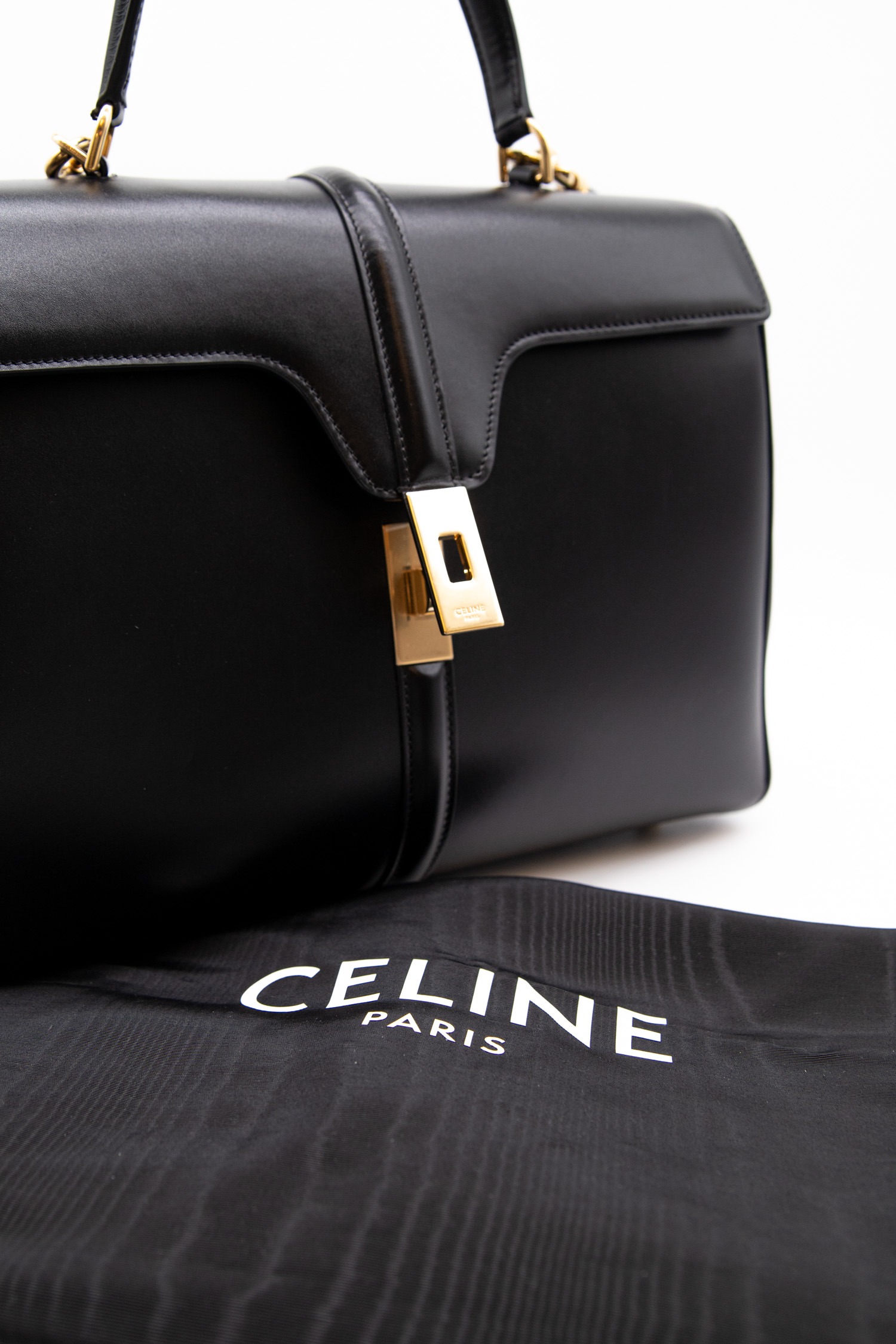 Celine "16" Handtasche in Schwarz