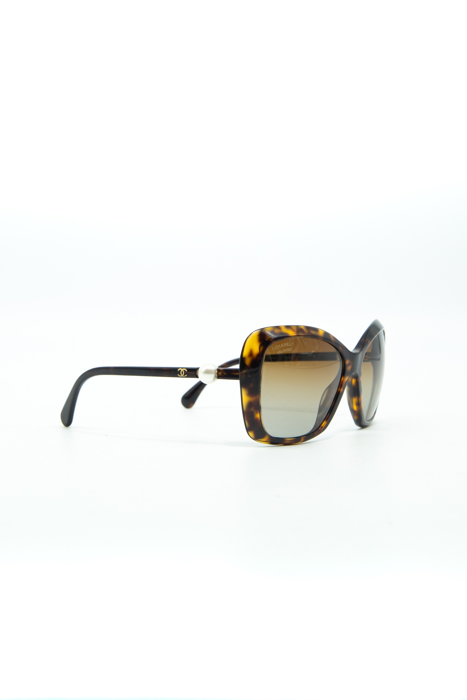 Chanel Sonnenbrille mit Perlen-Details in Dunkelbraun und Braun
