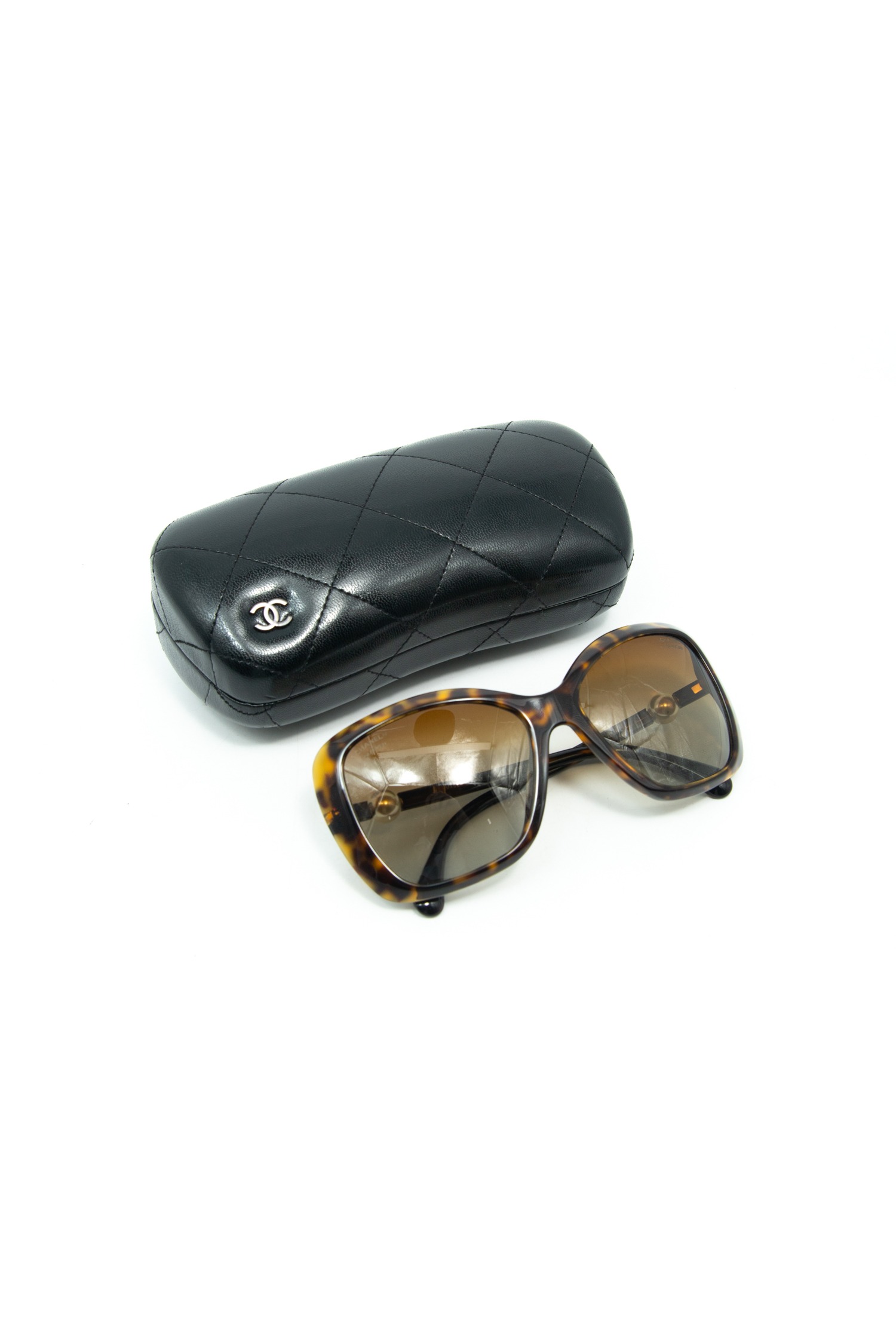 Chanel Sonnenbrille mit Perlen-Details in Dunkelbraun und Braun
