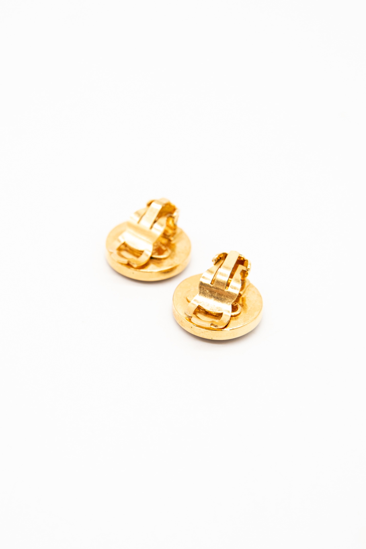 Chanel CC-Logo Ohrclips in Schwarz und Gold