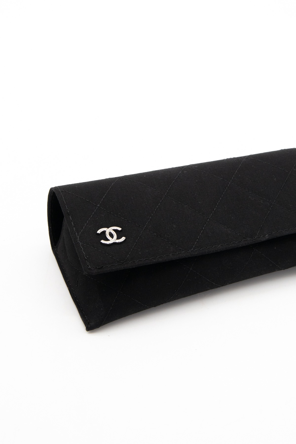 Chanel Ovale Sonnenbrille in Schwarz und Gold