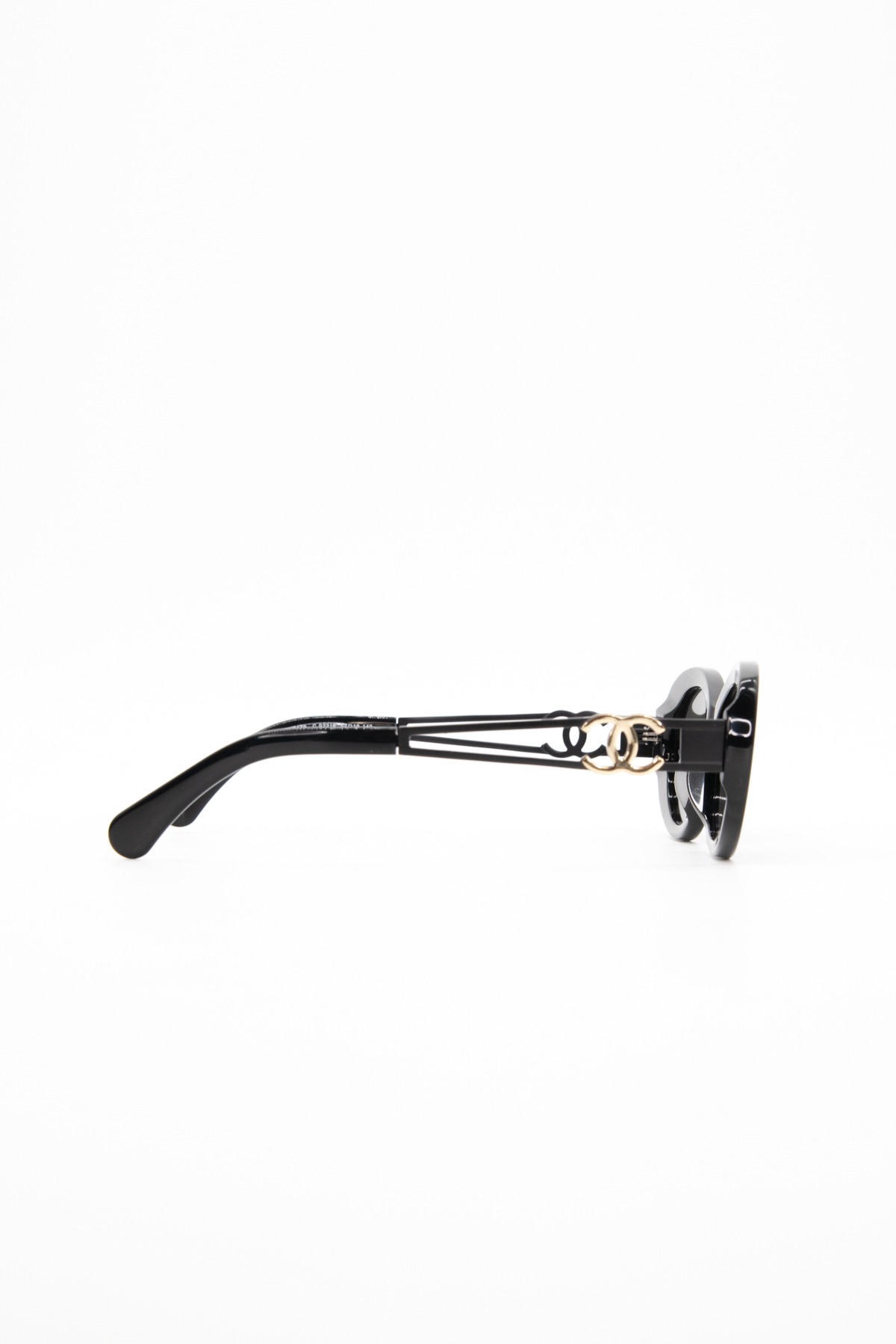 Chanel Ovale Sonnenbrille in Schwarz und Gold