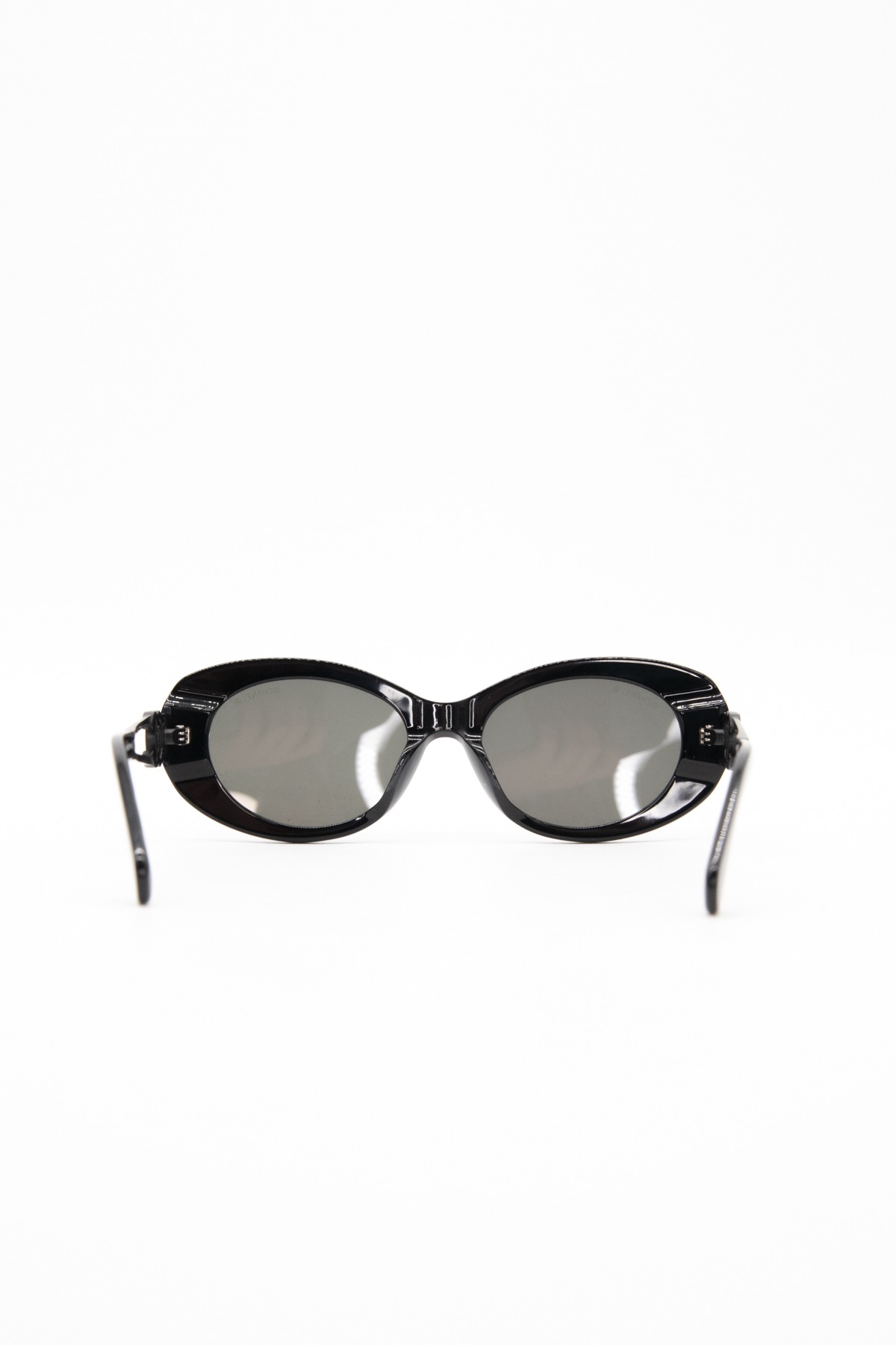 Chanel Ovale Sonnenbrille in Schwarz und Gold
