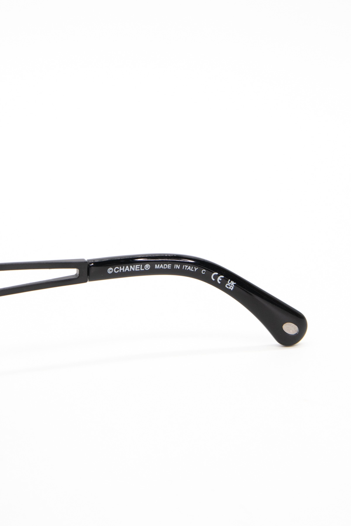 Chanel Ovale Sonnenbrille in Schwarz und Gold