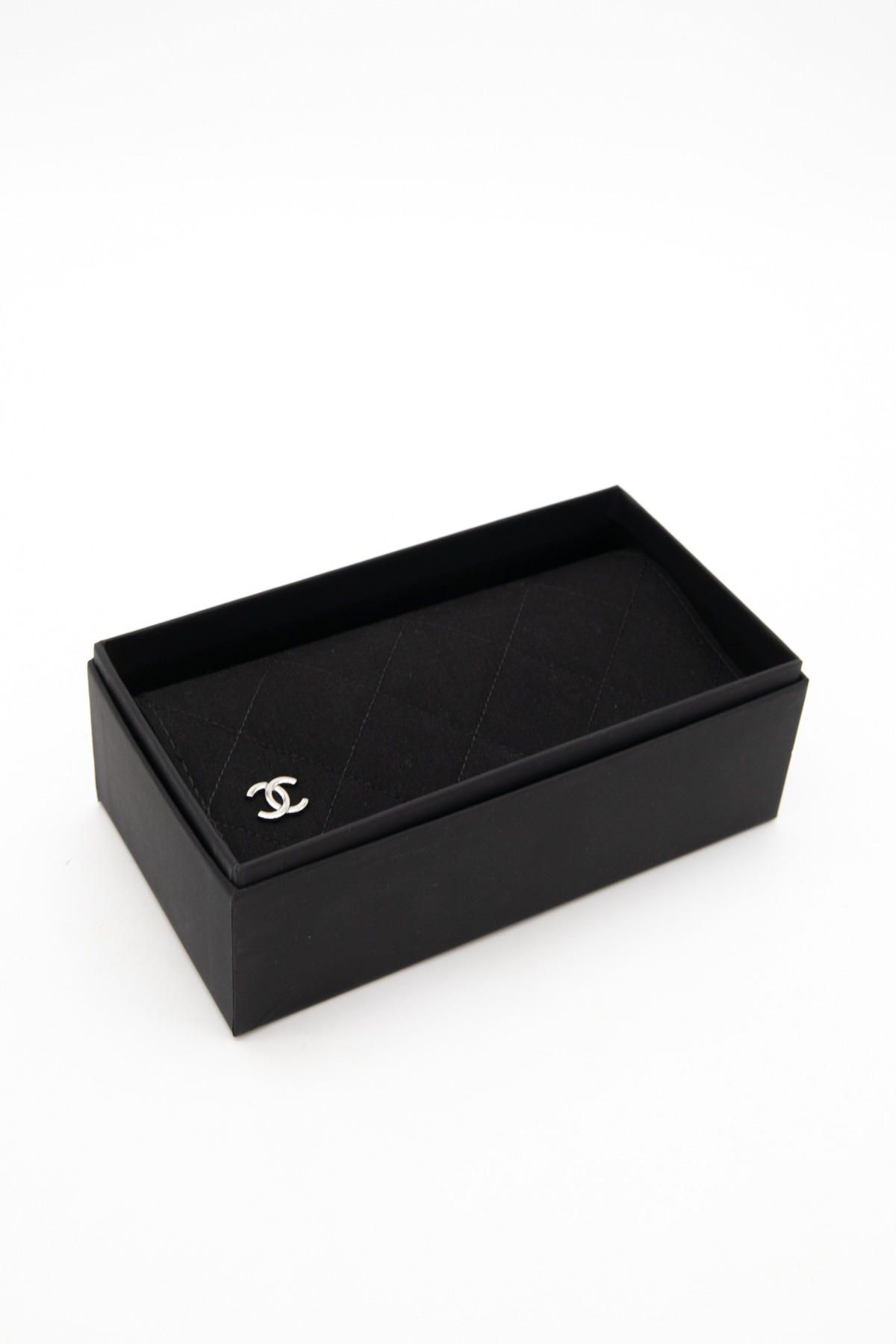 Chanel Ovale Sonnenbrille in Schwarz und Gold
