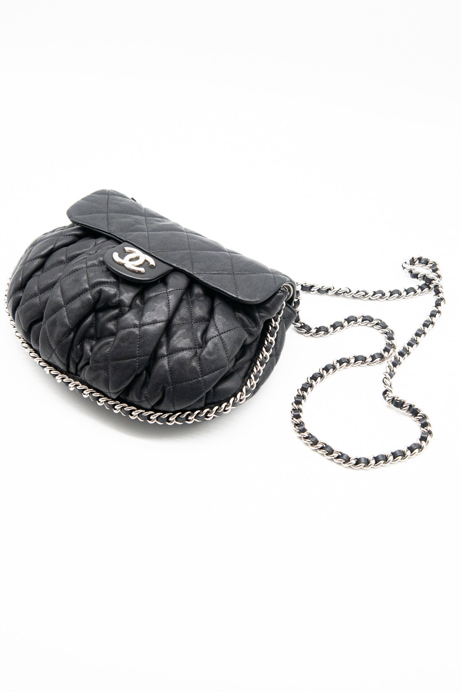 Chanel "Chain Around" Umhängetasche in Schwarz und Silber