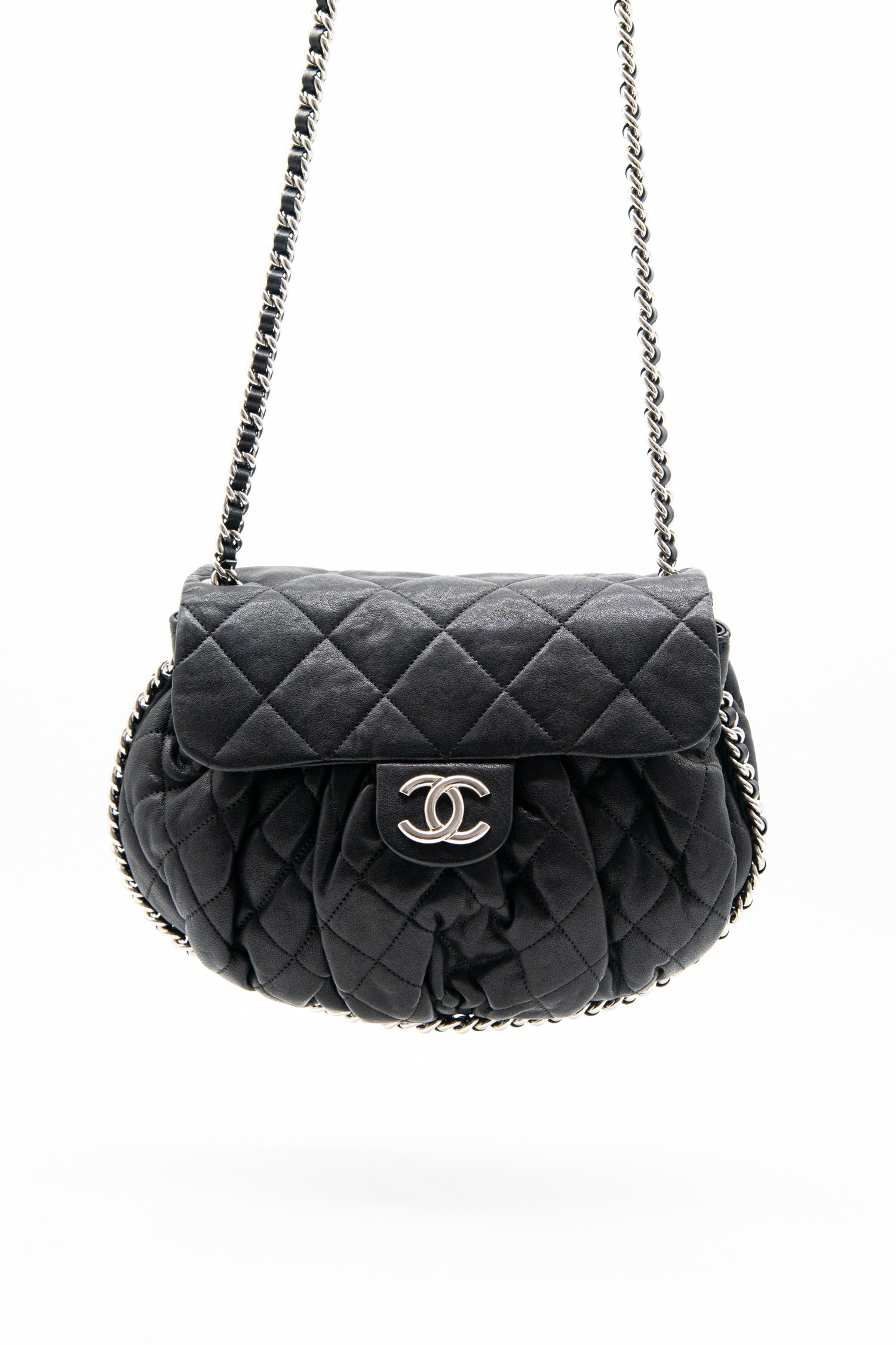Chanel "Chain Around" Umhängetasche in Schwarz und Silber