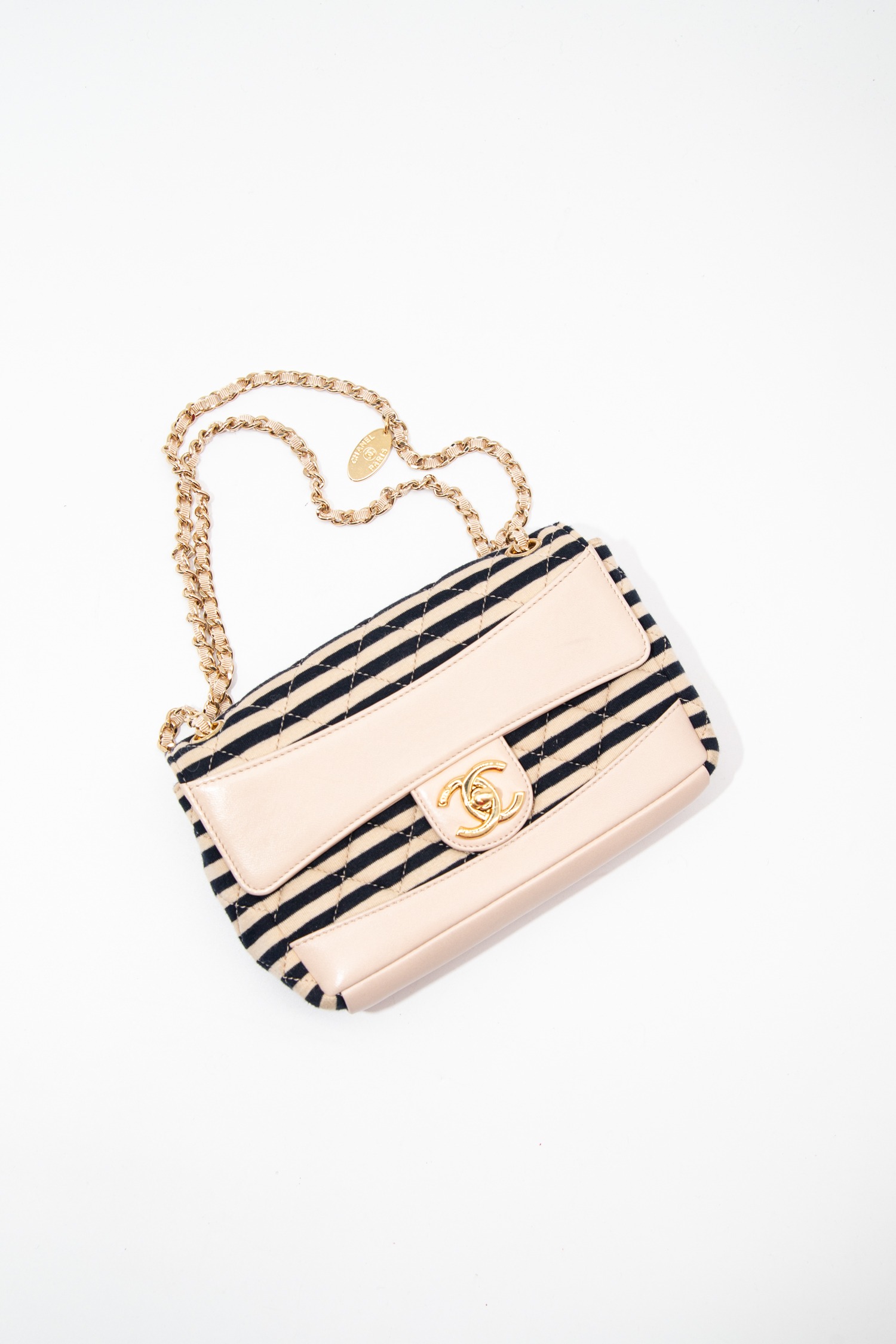 Chanel Schultertasche mit Streifenmuster in Beige und Schwarz