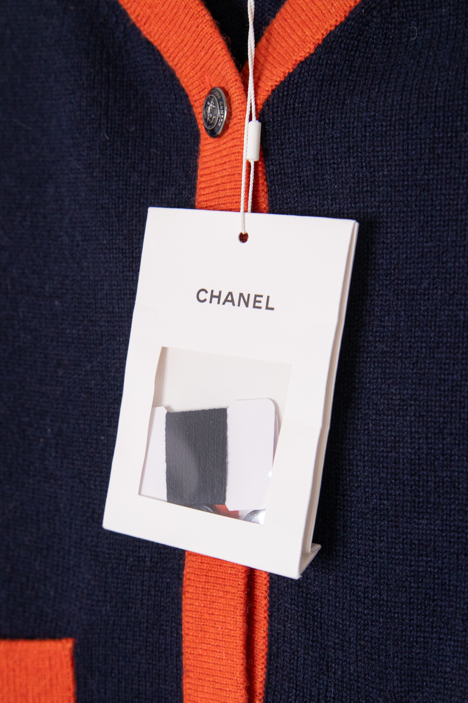 Chanel Strickjacke in Dunkelblau und Orange