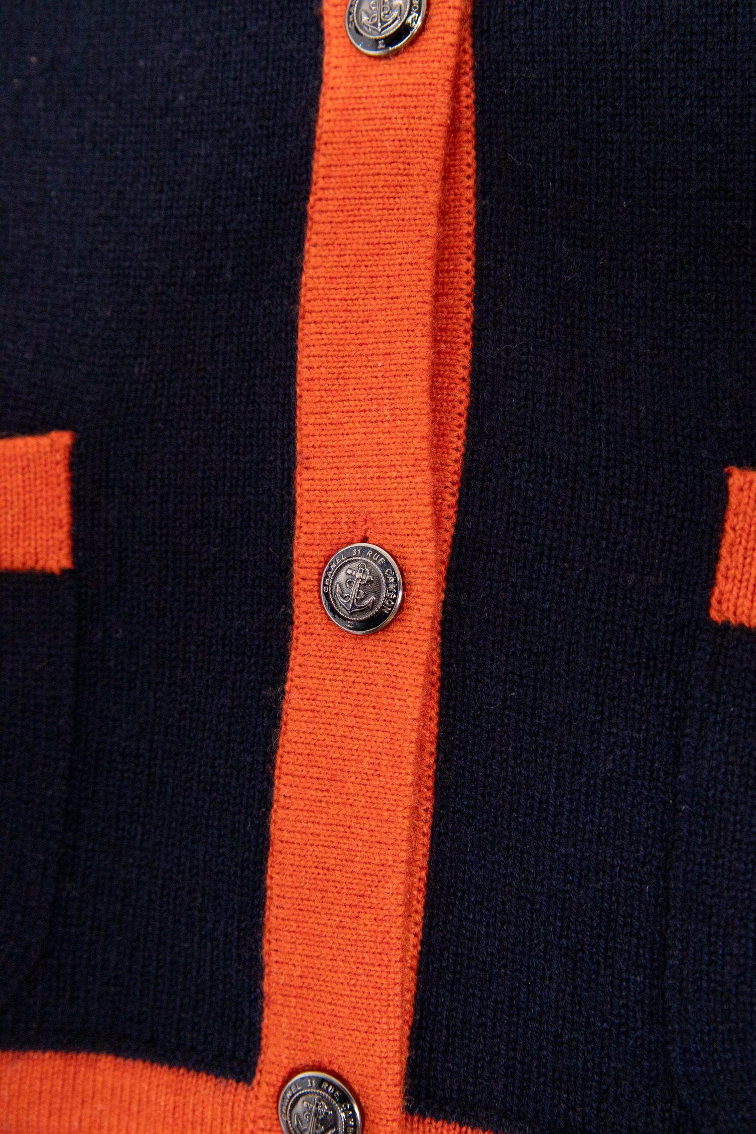 Chanel Strickjacke in Dunkelblau und Orange
