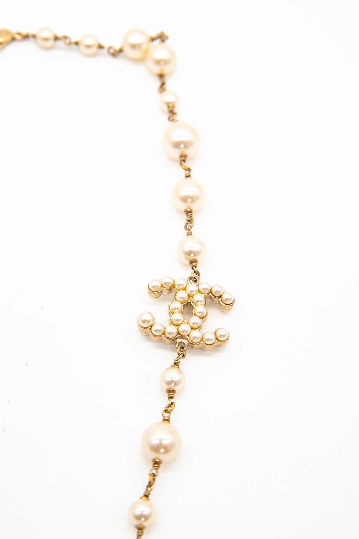 Chanel Halskette mit Perlen in Gold und Ecru