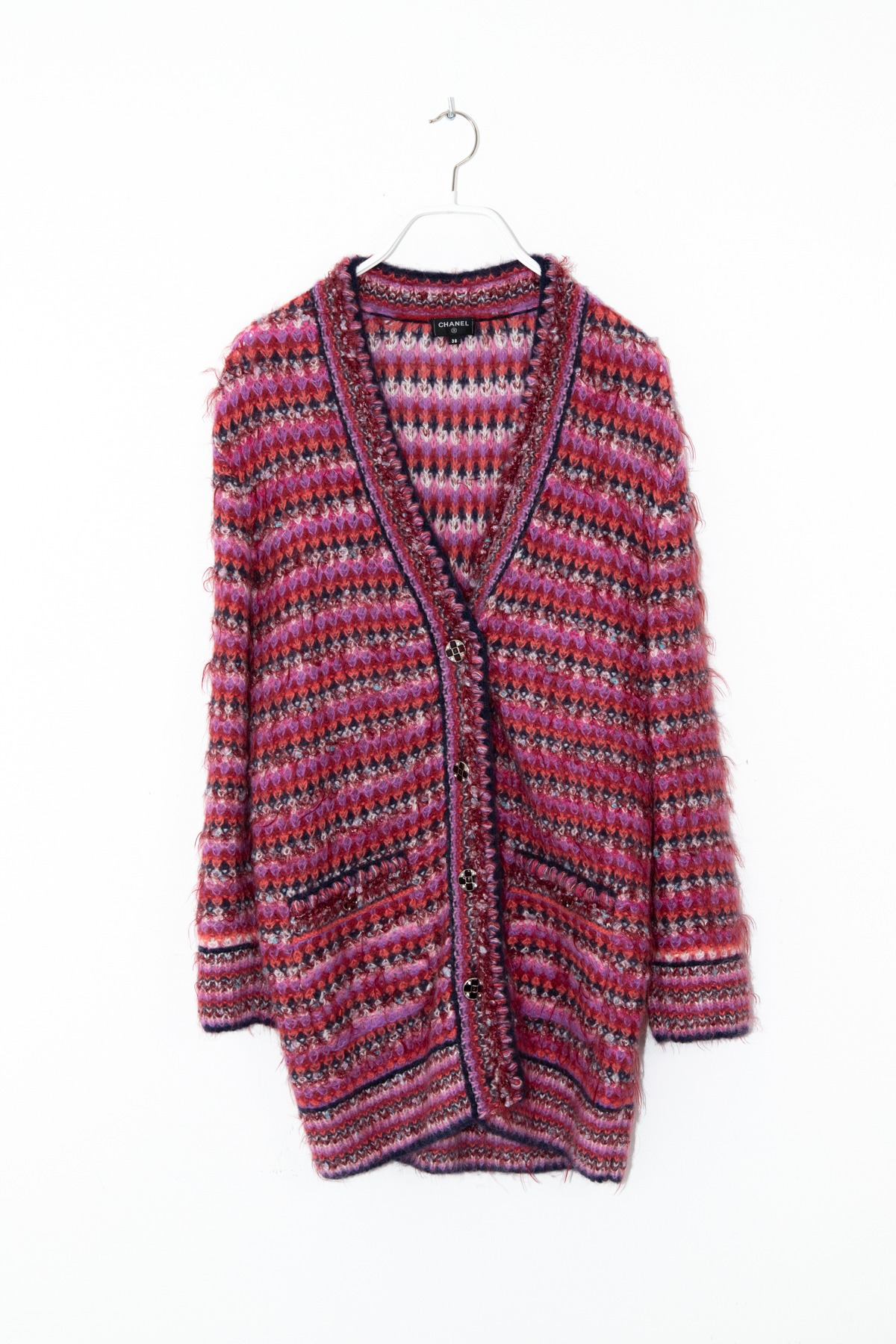 Chanel "2022 Metiers d'Art" Cardigan in Lila, Rot und Rosa Gestreift