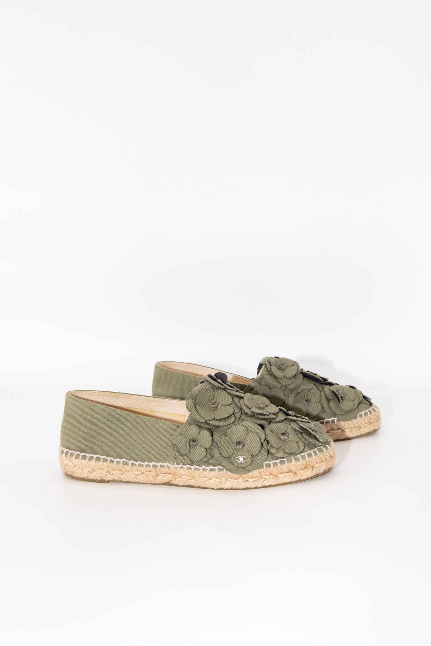 Chanel Espadrilles mit Blumen in Grün