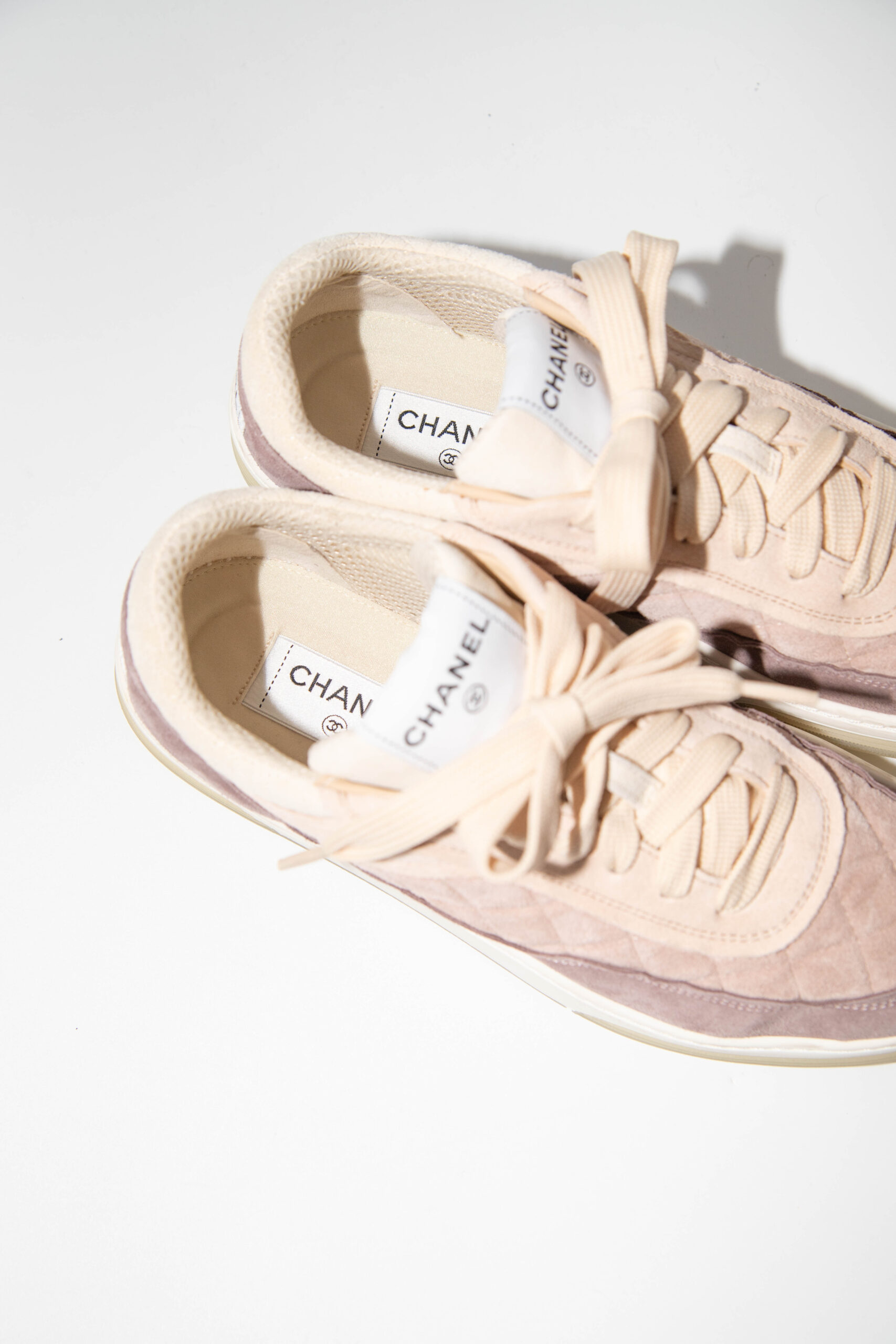 Chanel Sneaker mit Tennissohle in Rosa und Beige