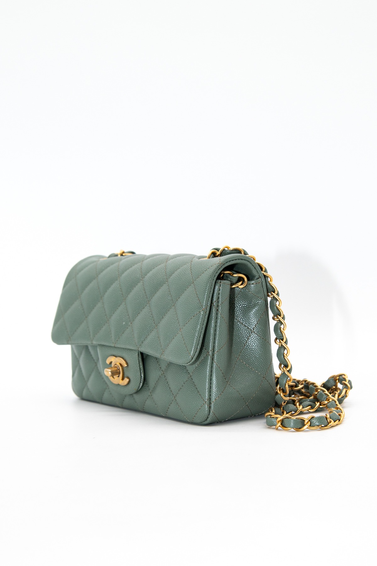 Chanel "Small Classic Handbag" in Salbei