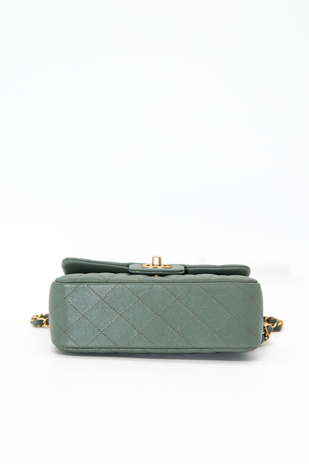 Chanel "Small Classic Handbag" in Salbei