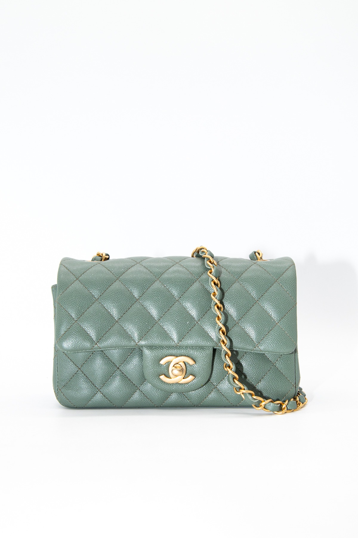 Chanel "Small Classic Handbag" in Salbei