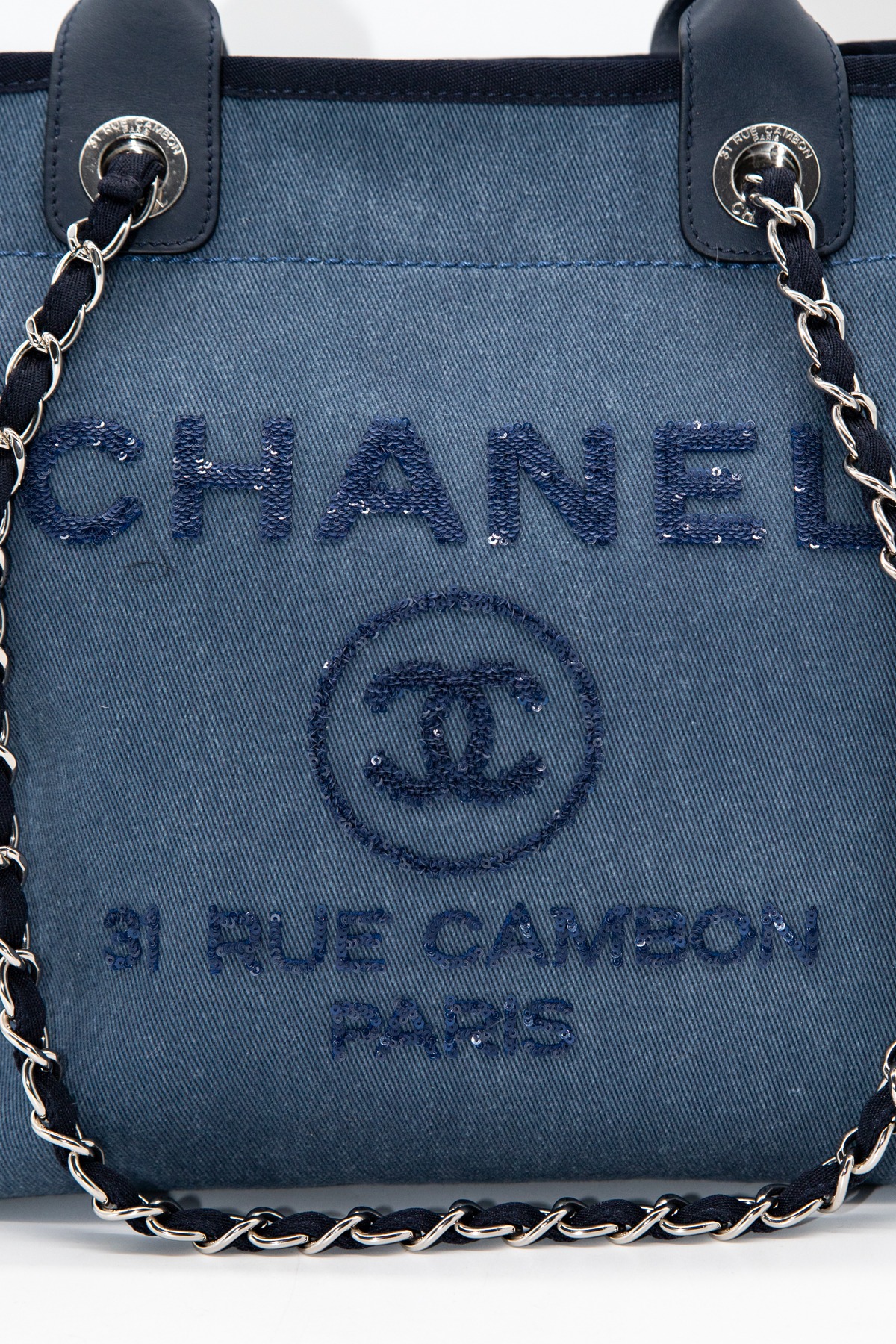 Chanel "Deauville" Umhängetasche in Blau