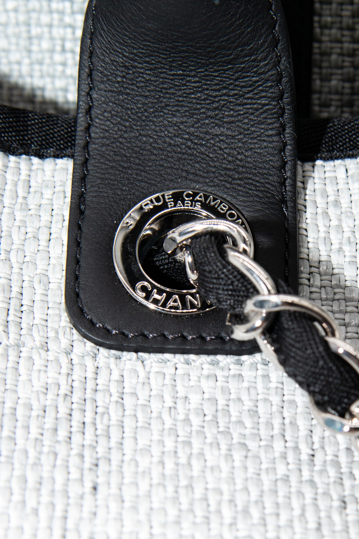 Chanel "Deauville" Shopper in Grau, Schwarz und Silber