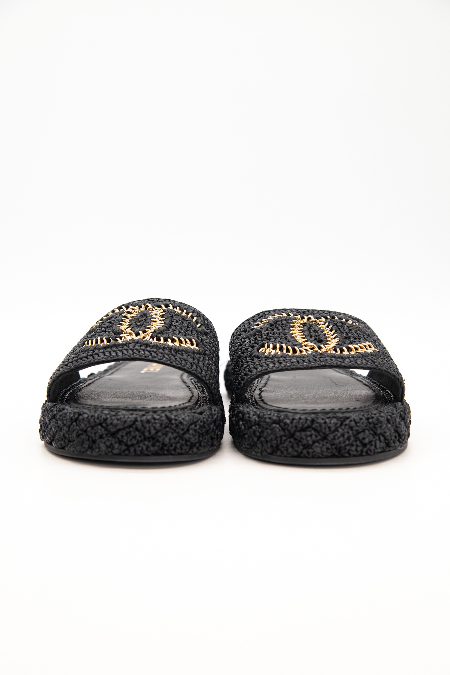 Chanel Pantoletten aus Bast in Schwarz und Gold
