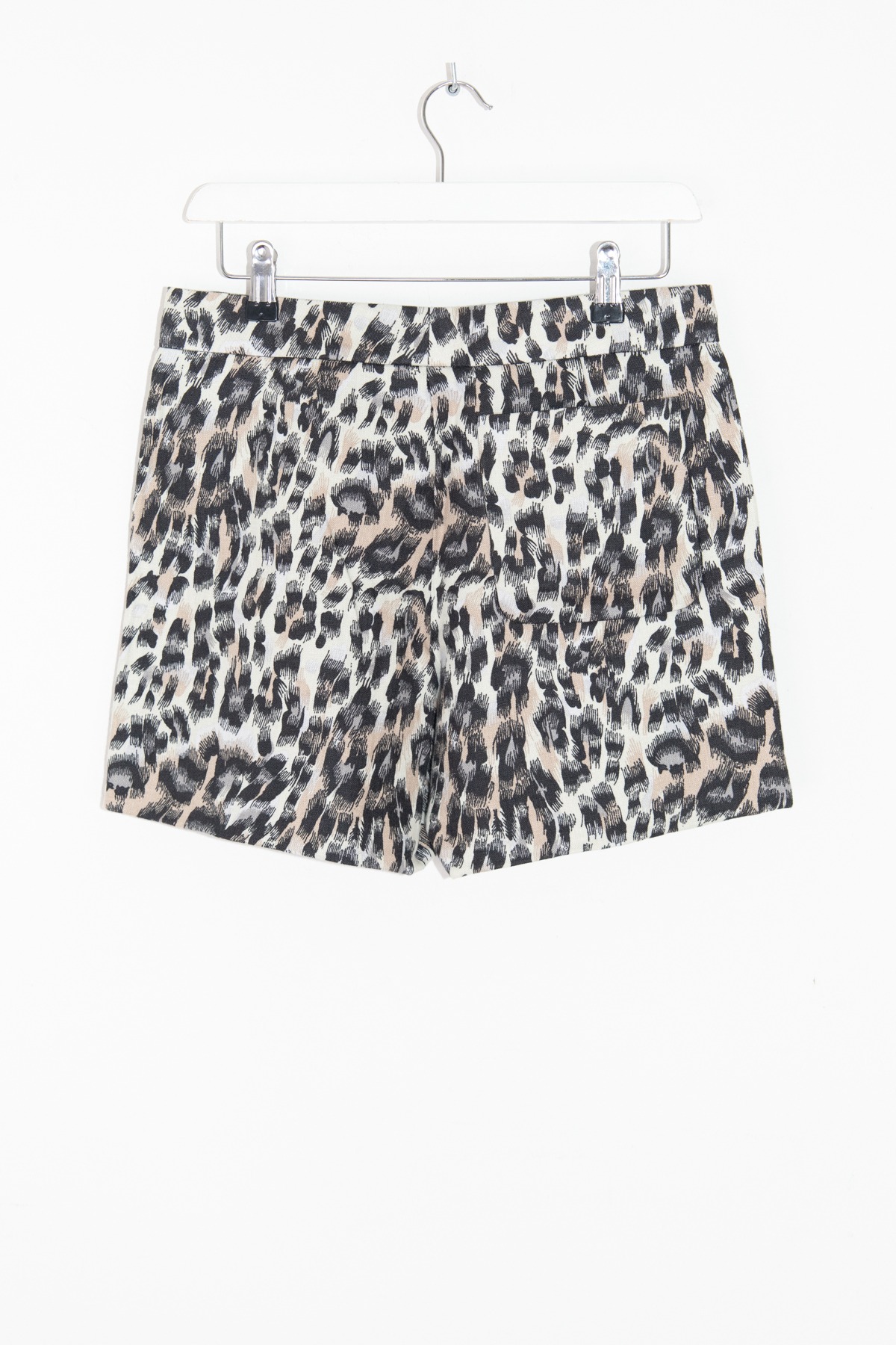 Chloe Shorts mit Leomuster in Beige und Schwarz