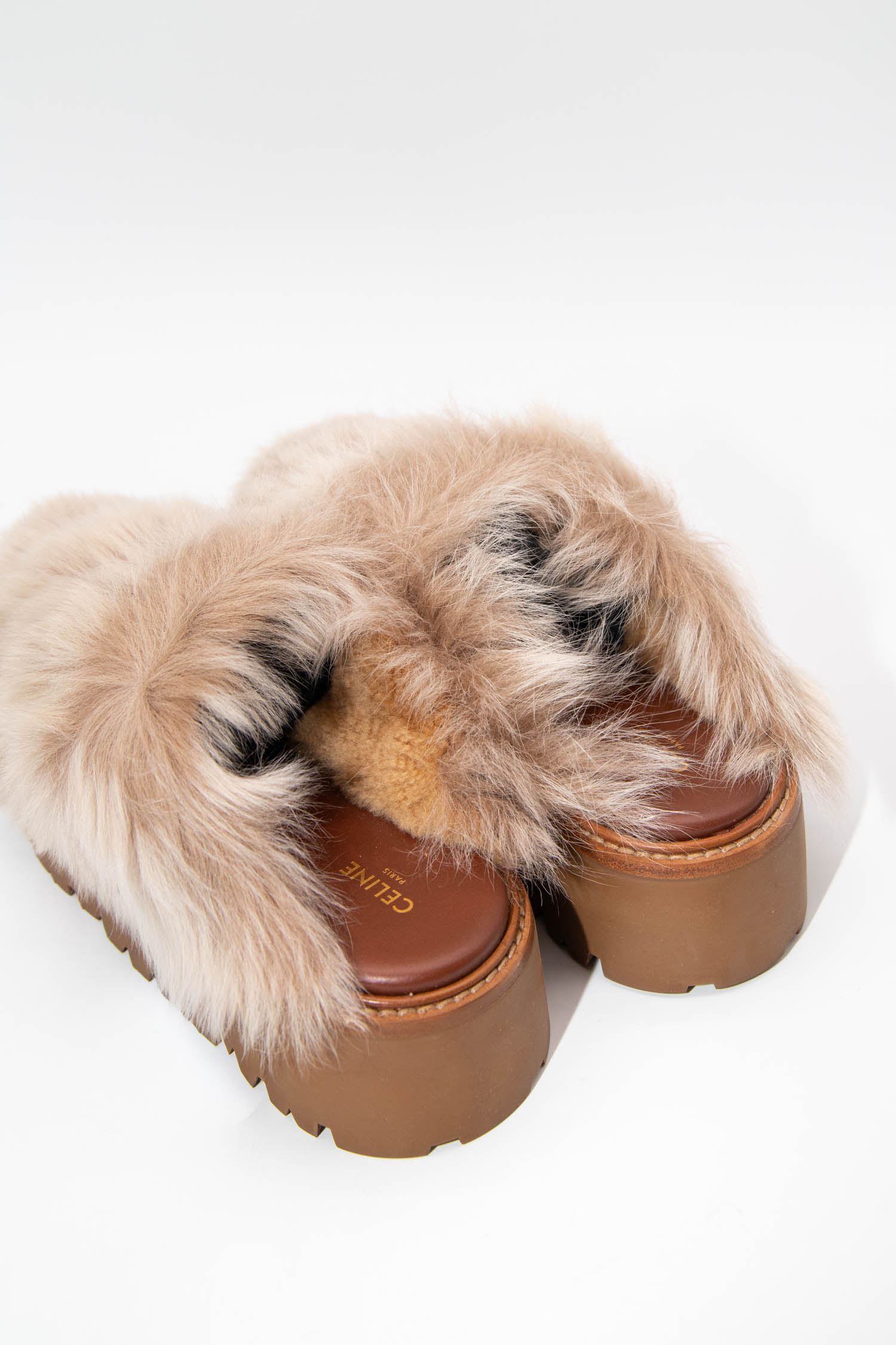 Celine "Bulky" Lammfell Clogs in Hellbeige und Braun