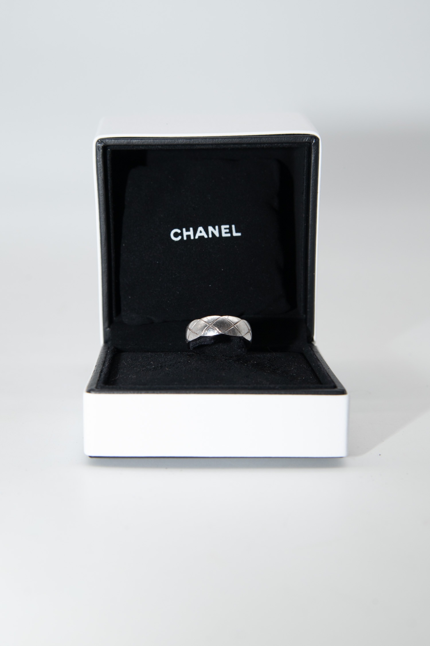 coco-chanell-accessoires-schmuck-ring-weissgold-gold-silber