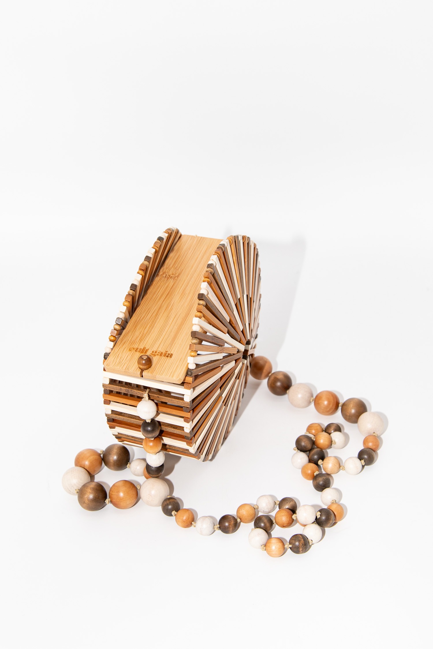 Cult Gaia runde Umhängetasche aus Holz