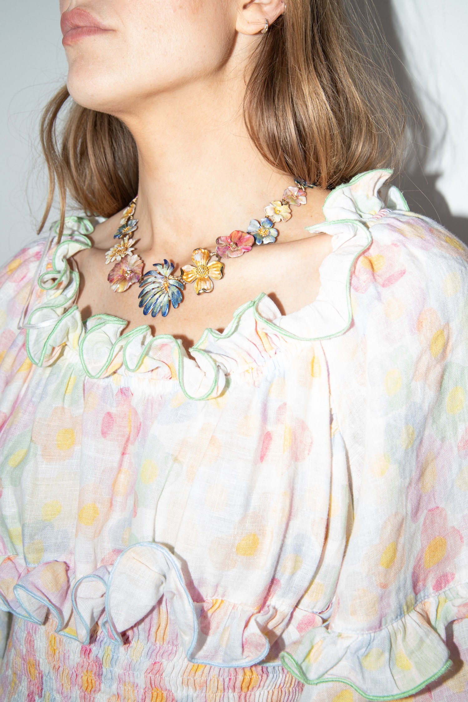 Halskette mit Blumen in Gold und Bunt