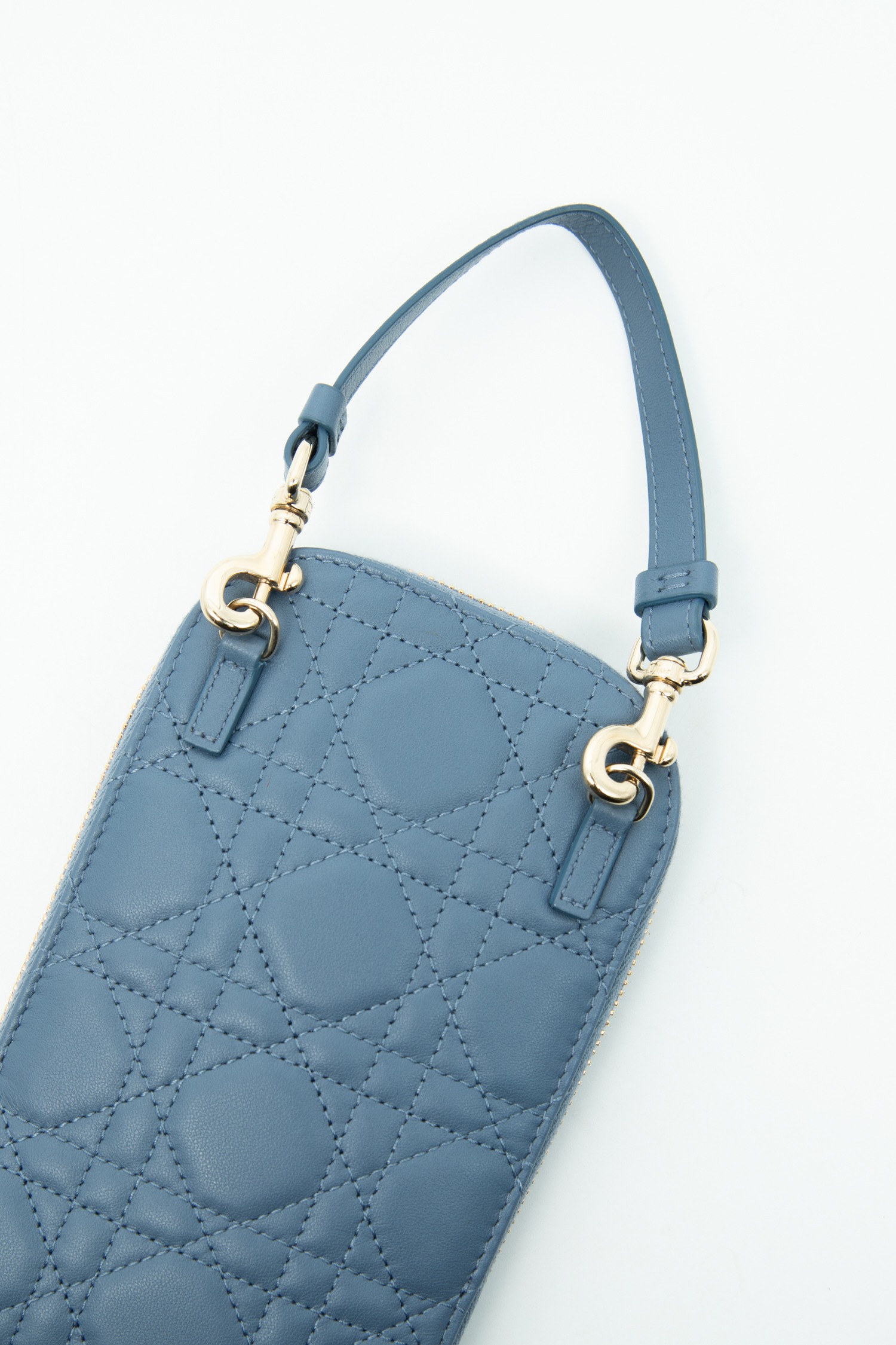 Dior "Lady Dior Call'in" Smartphone-Tasche in Blau und Gold