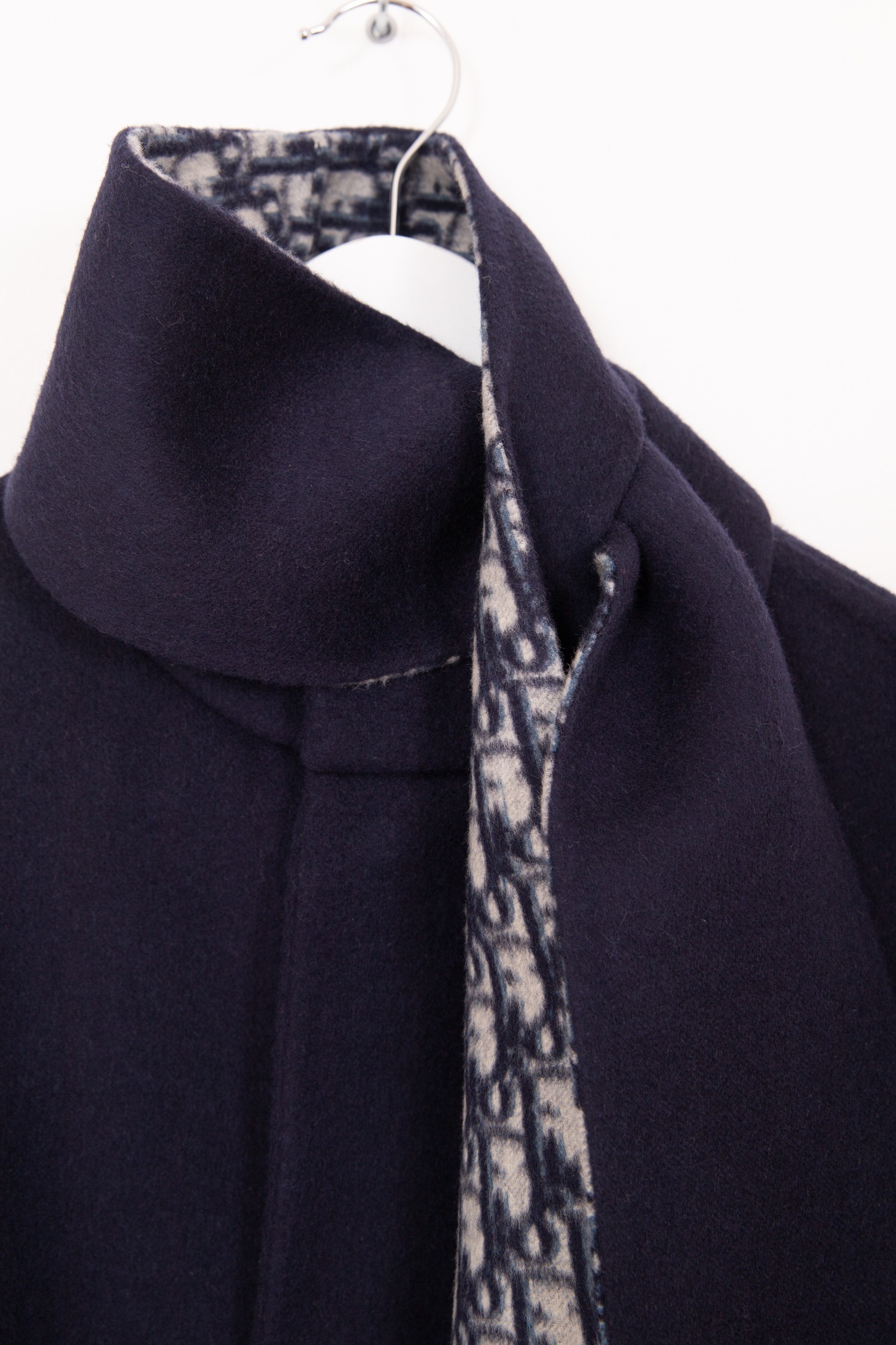 Dior "Double-Sided" Mantel mit Schalkragen in Dunkelblau und Ecru
