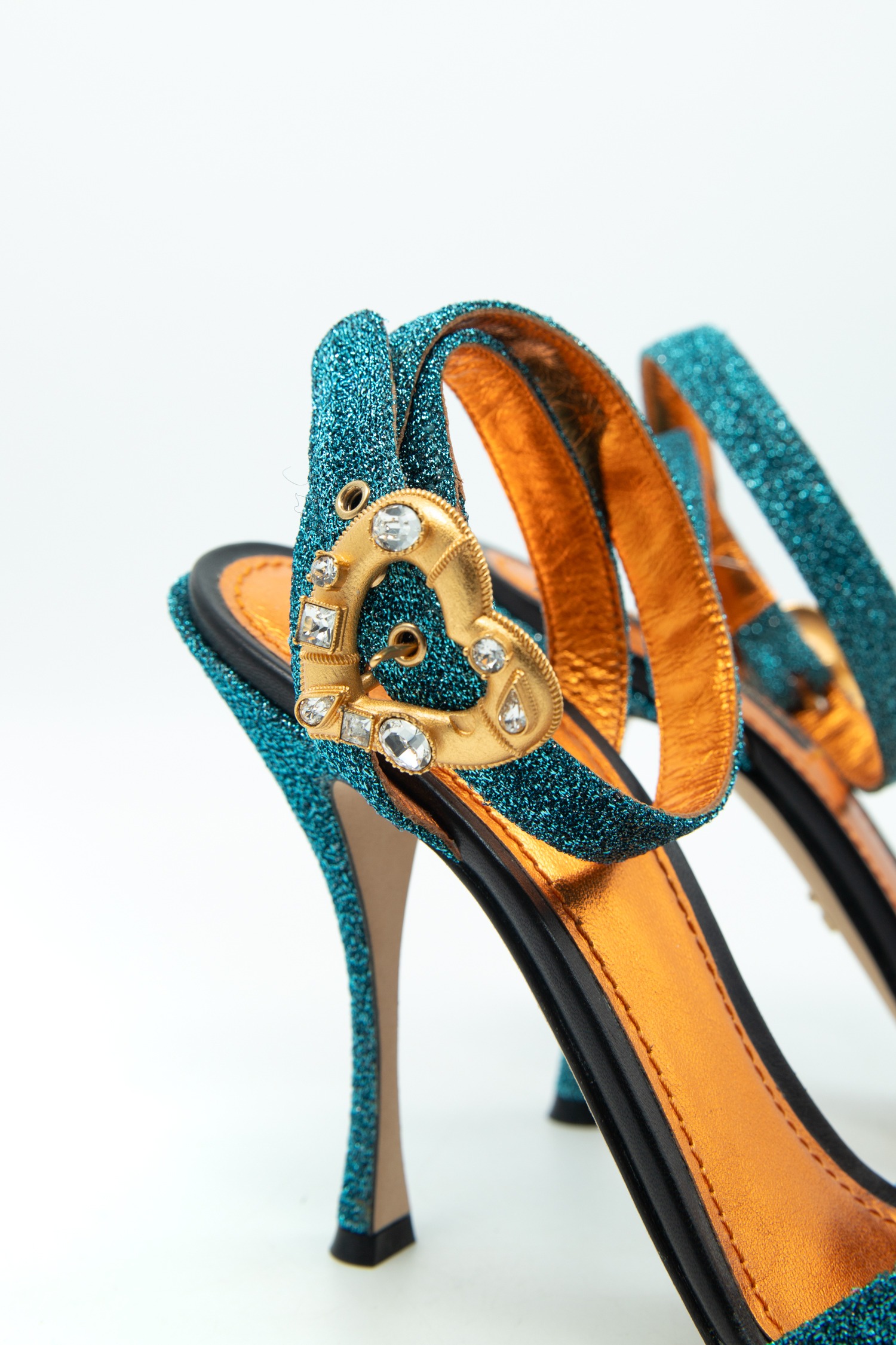Dolce & Gabbana Sandaletten mit Herz-Schnalle in Blau und Gold