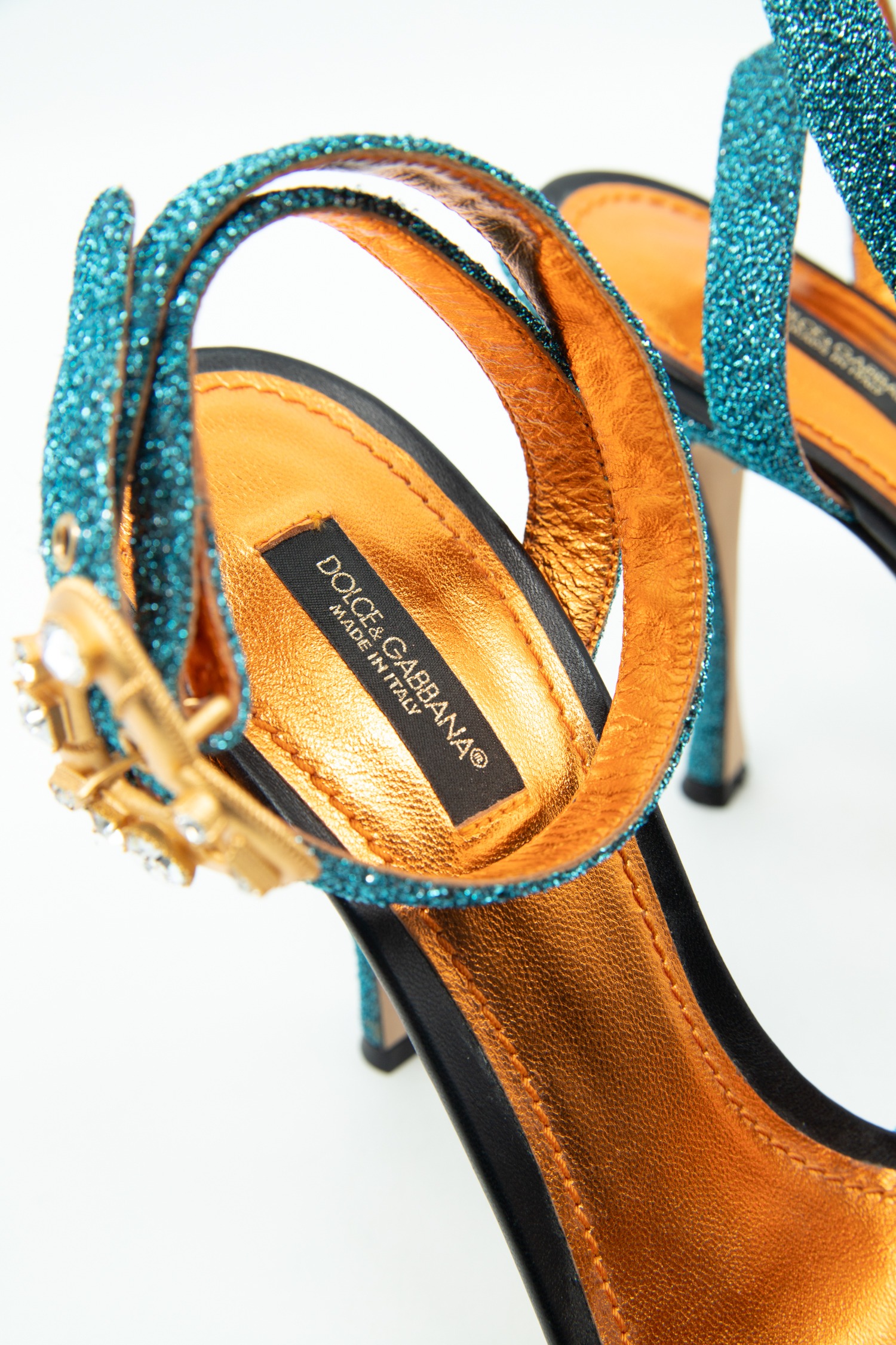 Dolce & Gabbana Sandaletten mit Herz-Schnalle in Blau und Gold