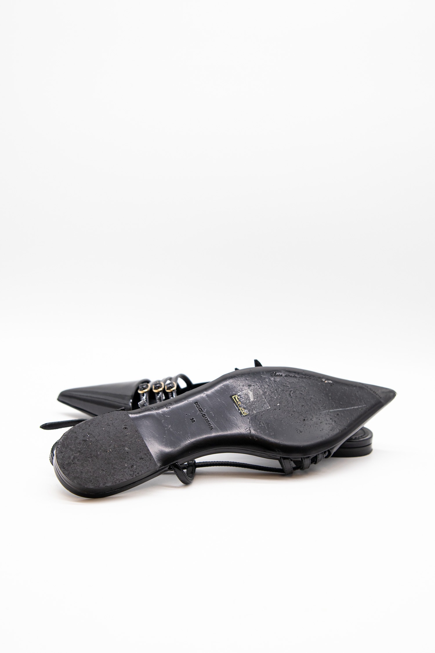Dolce & Gabbana Slingback aus Lackleder in Schwarz