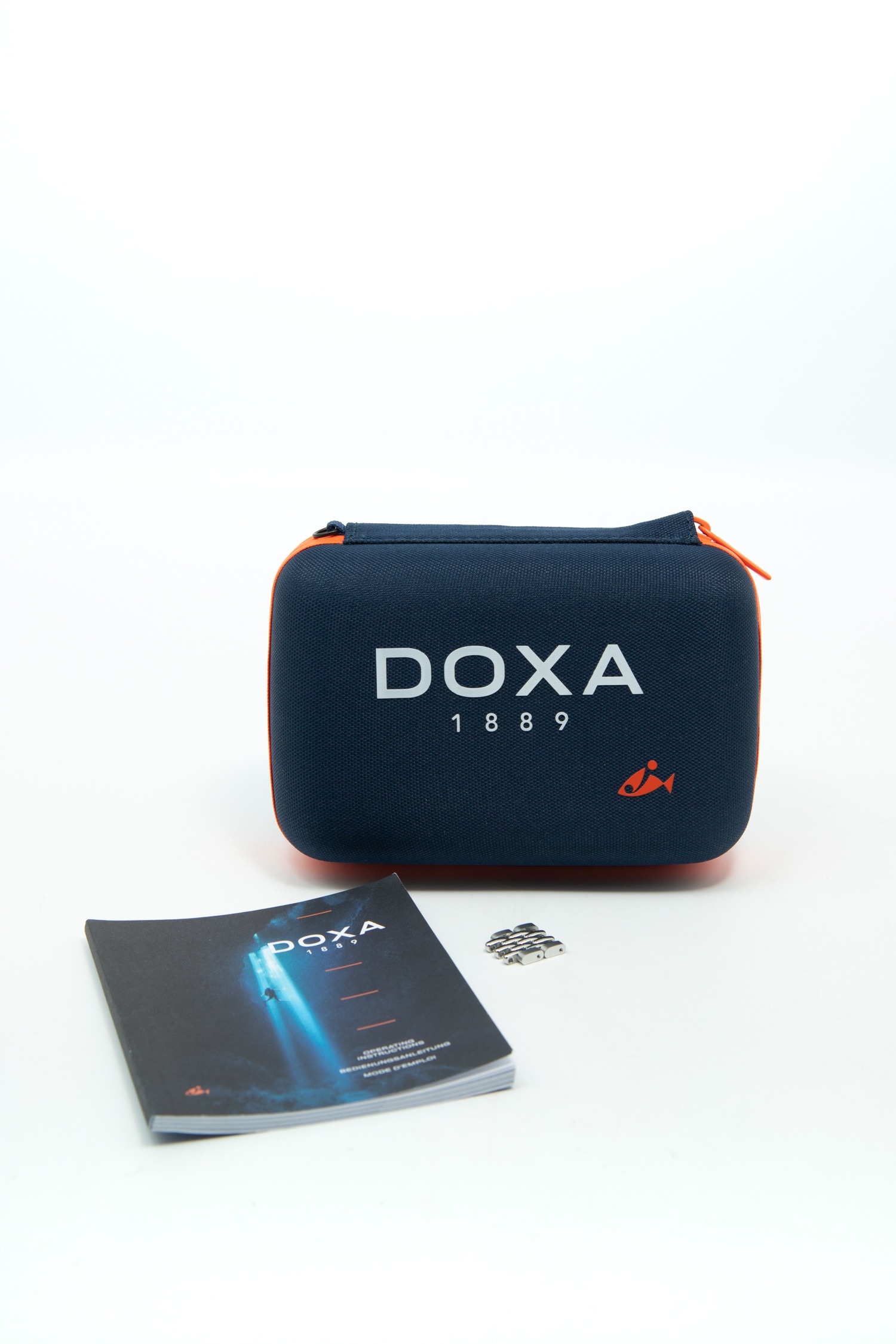 Doxa „SUB 200T Caribbean“ Taucheruhr in Silber und Dunkelblau