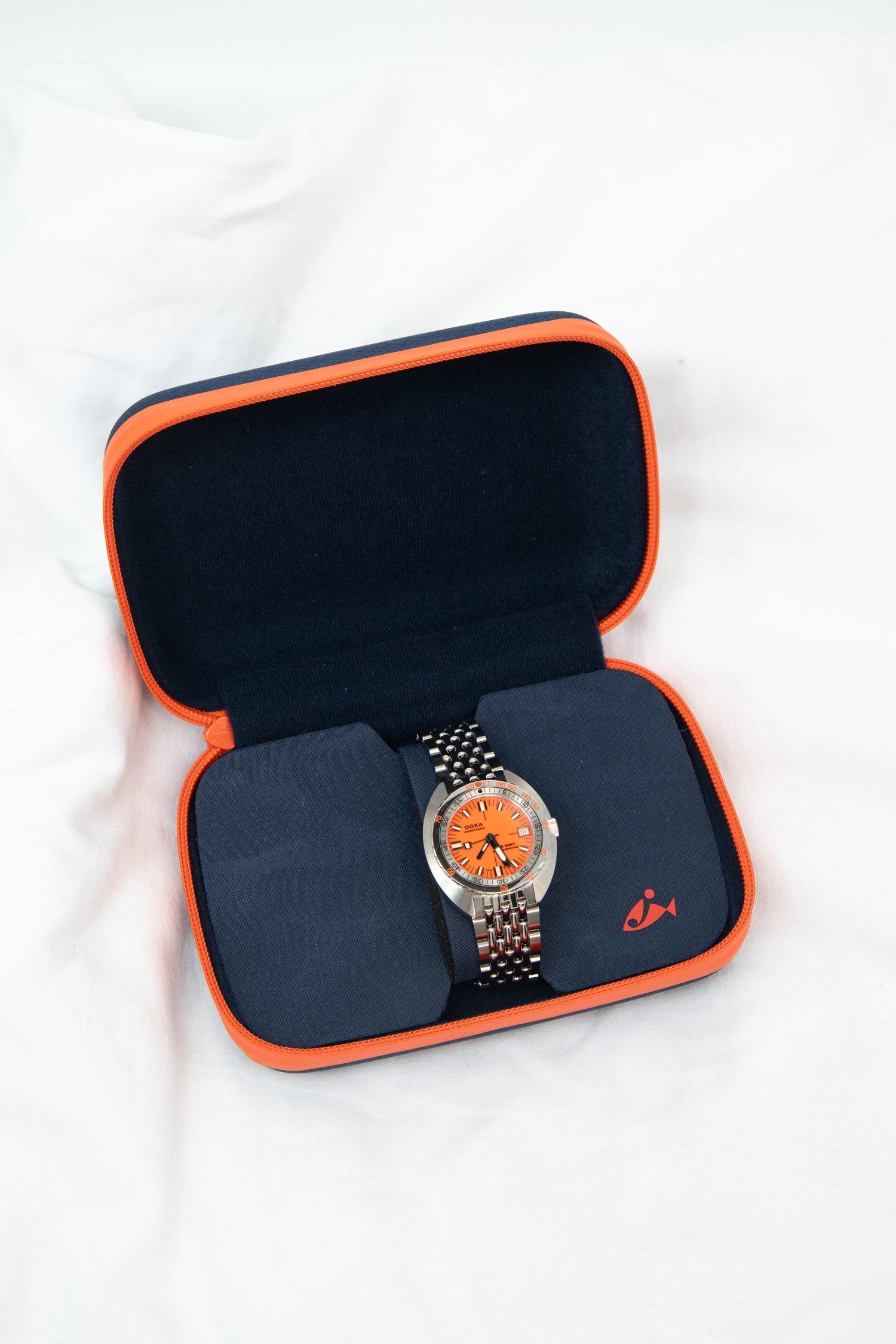 Doxa „SUB 200T Professional“ Taucheruhr in Silber und Orange