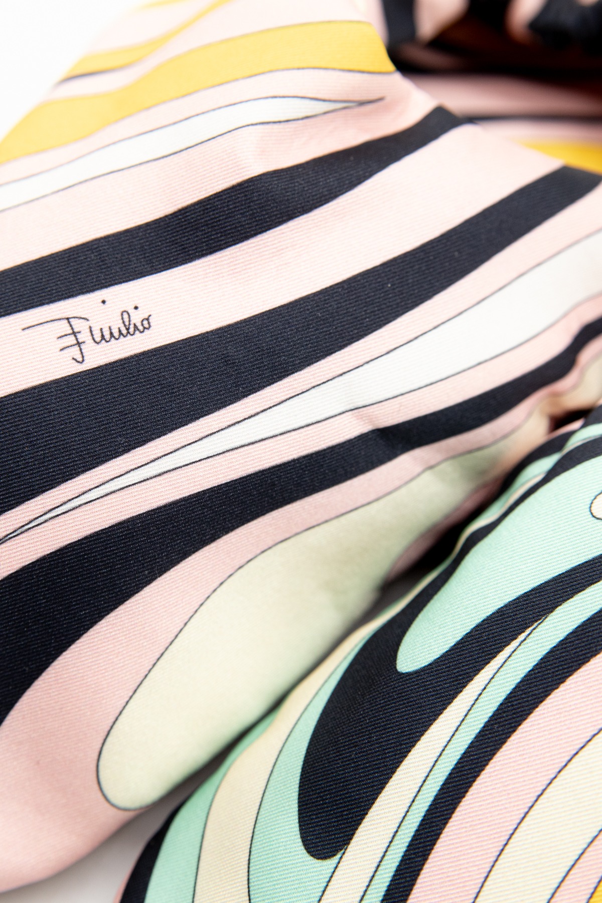 Pucci Travel Set in Rosa, Dunkelblau und Bunt