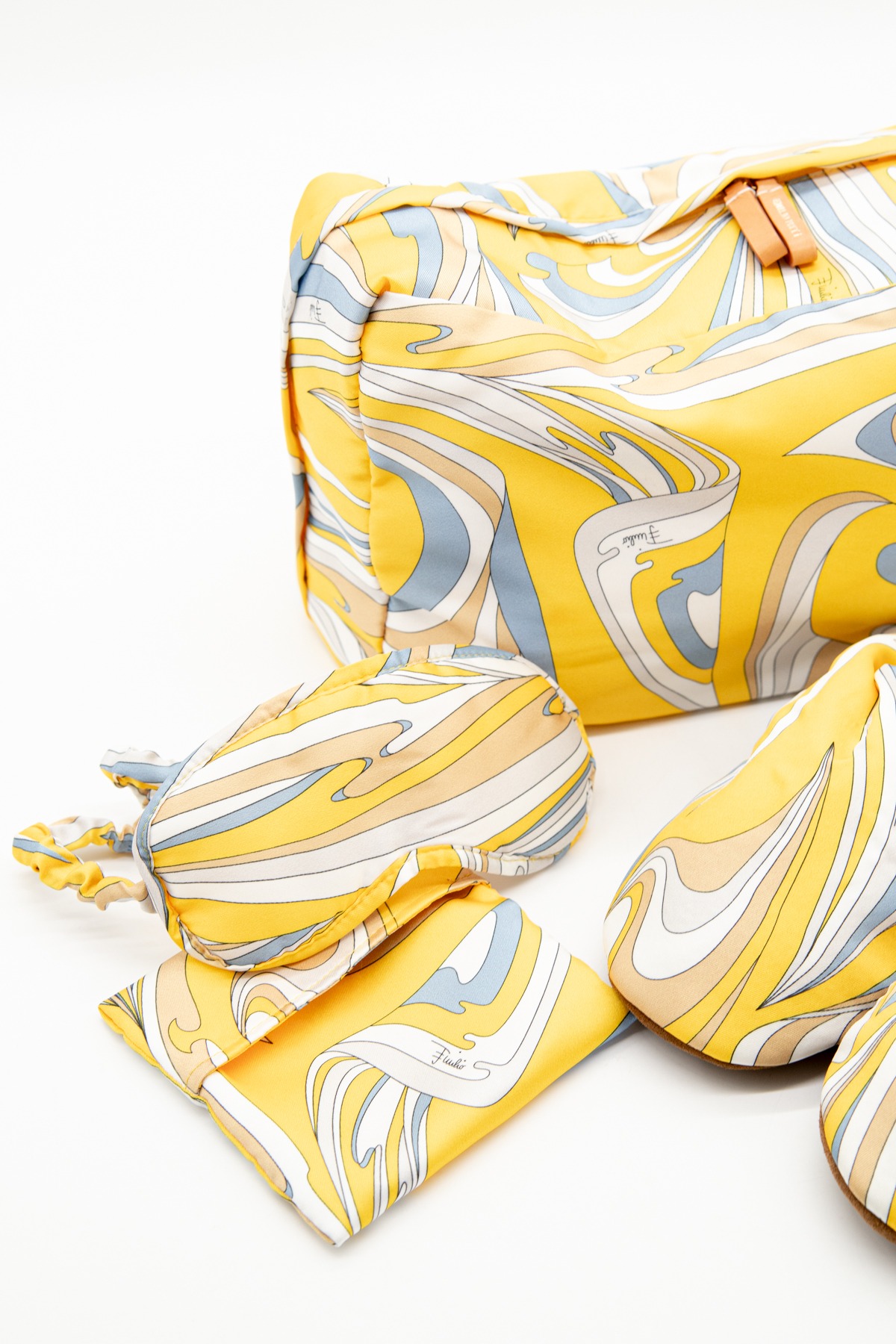 Pucci Travel Set in Gelb, Weiß und Grau