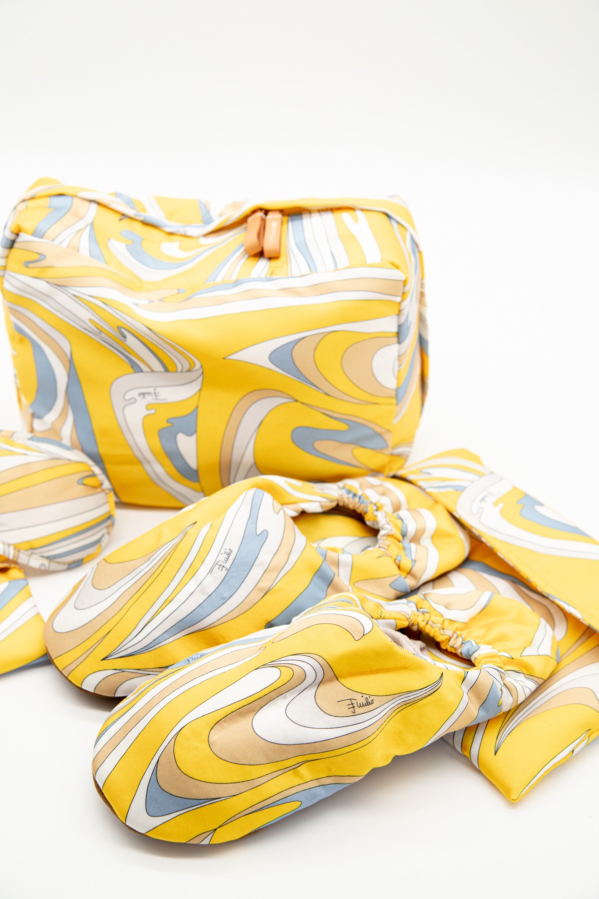 Pucci Travel Set in Gelb, Weiß und Grau