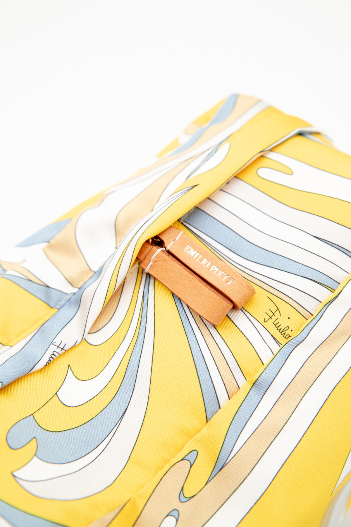 Pucci Travel Set in Gelb, Weiß und Grau