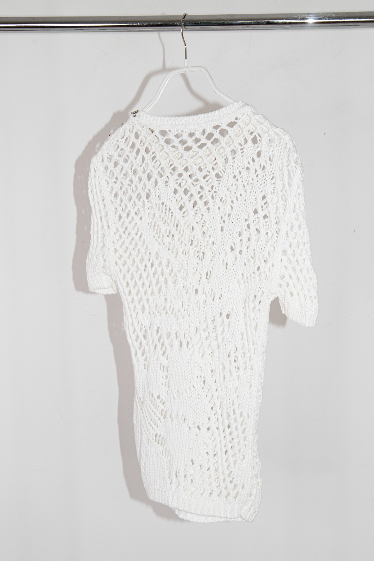 Ermanno Scervino Kurzarmpullover mit Schmucksteinen in Weiß