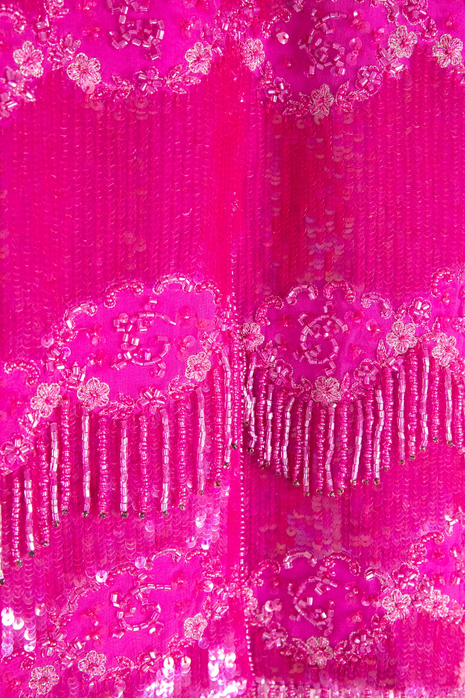 Escada Minirock mit Pailletten und Perlen in Pink