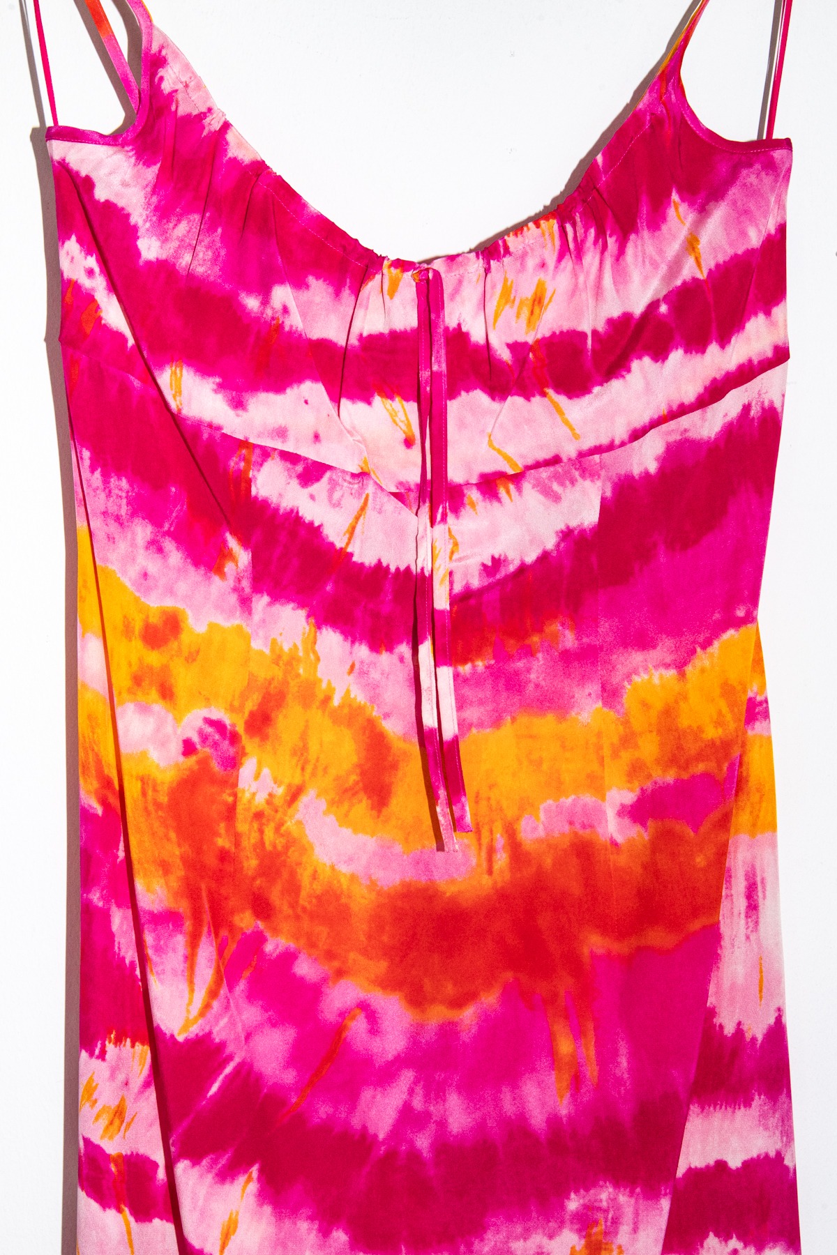 Escada Trägerkleid mit Batikmuster in Pink und Orange