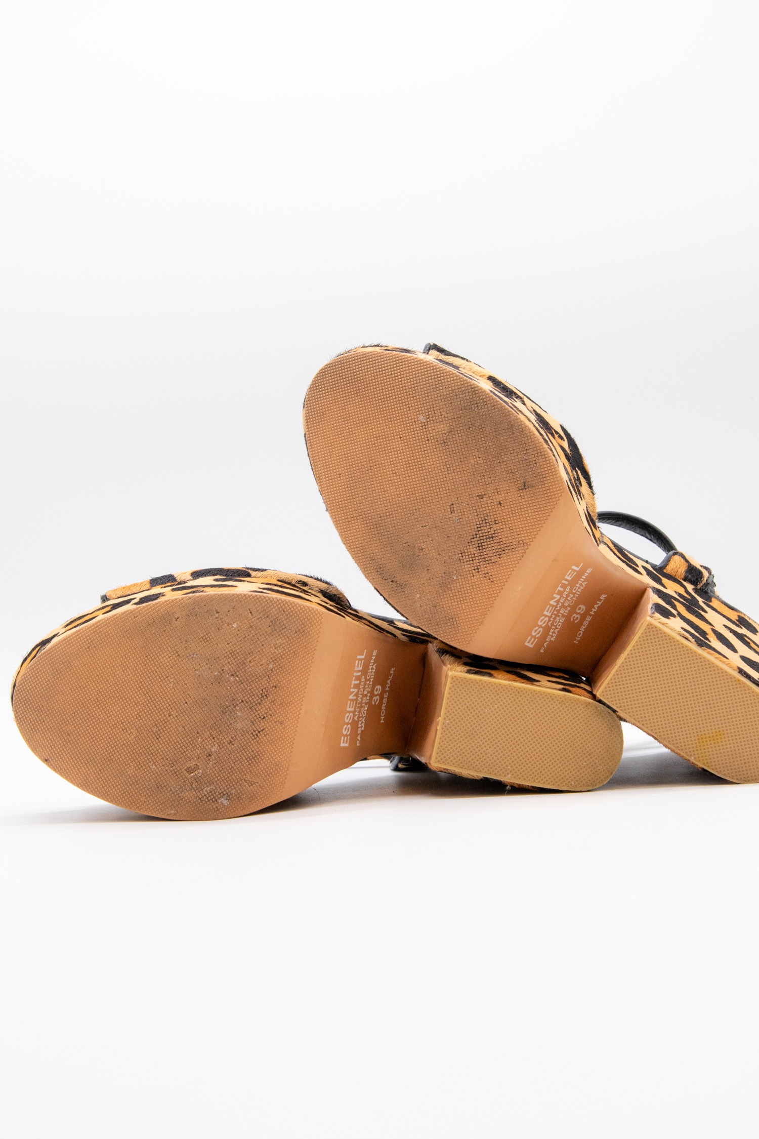 Essentiel Antwerp Wedges mit Leoparden Print