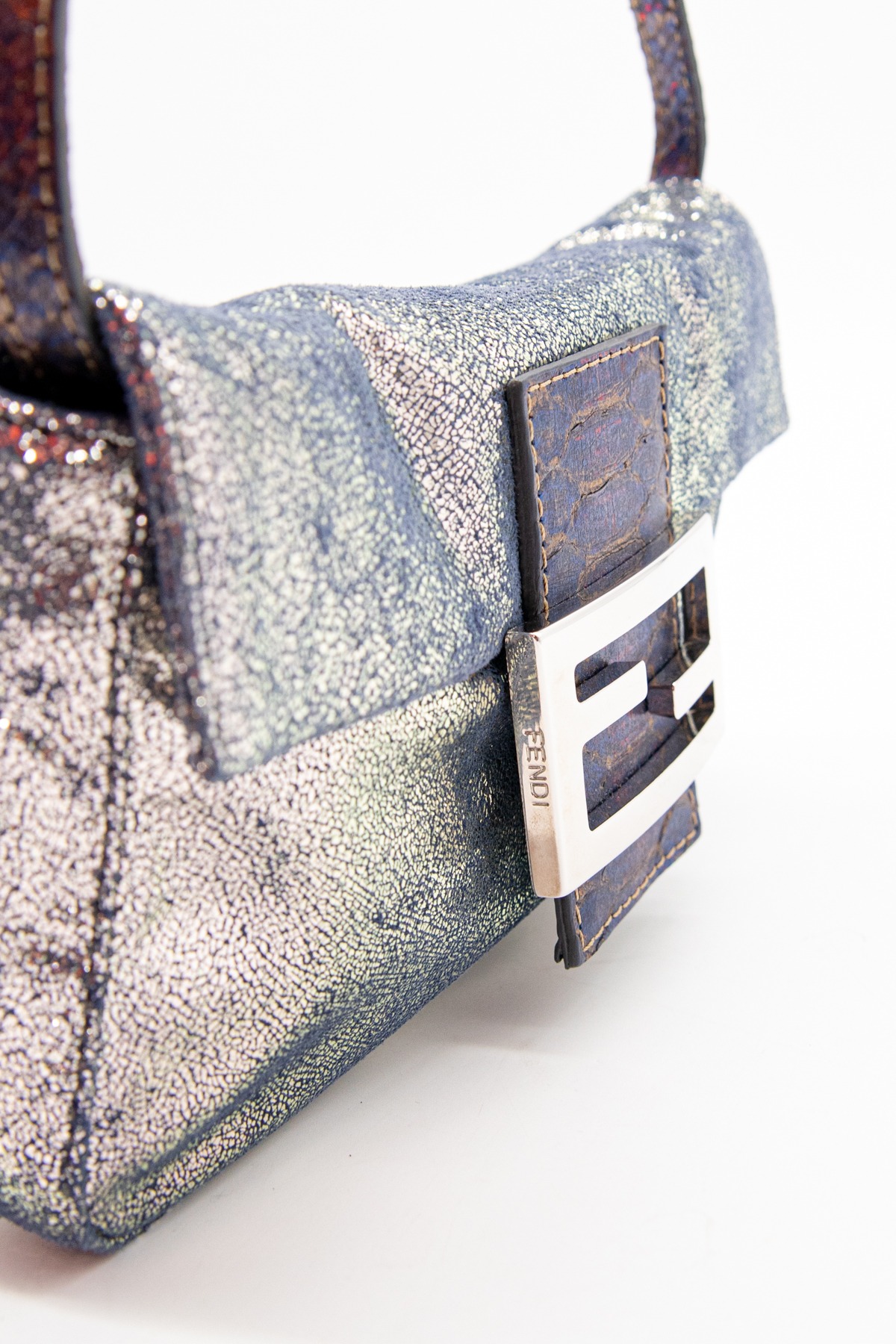 Fendi Mini Baguette-Tasche in Lila und Silber Metallic