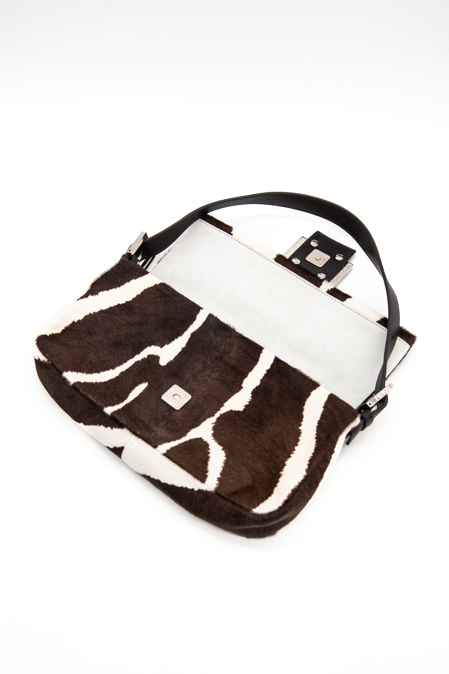 Fendi Baguette Handtasche mit Kuhfellmuster in Braun und Ecru