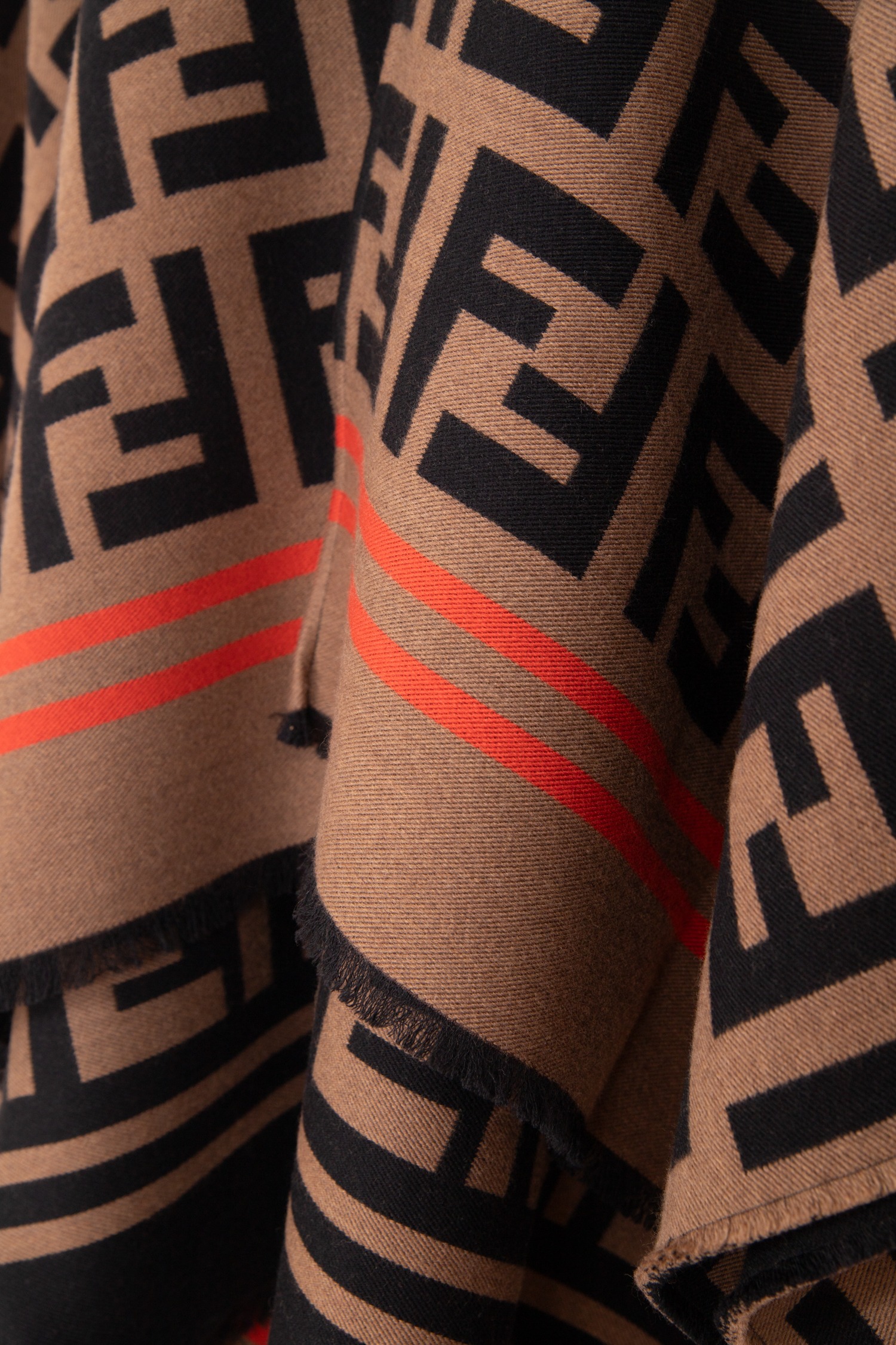 Fendi "FF Poncho" in Kastanienbraun, Schwarz und Orange