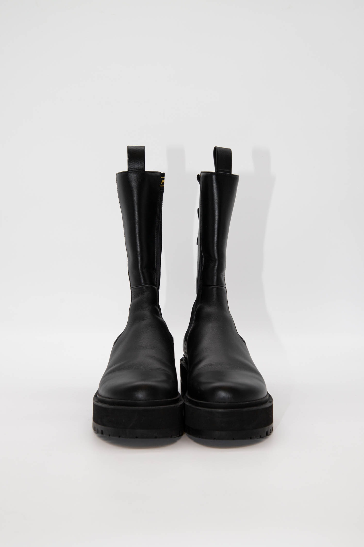 Fendi Boots mit Plateausohle in Schwarz