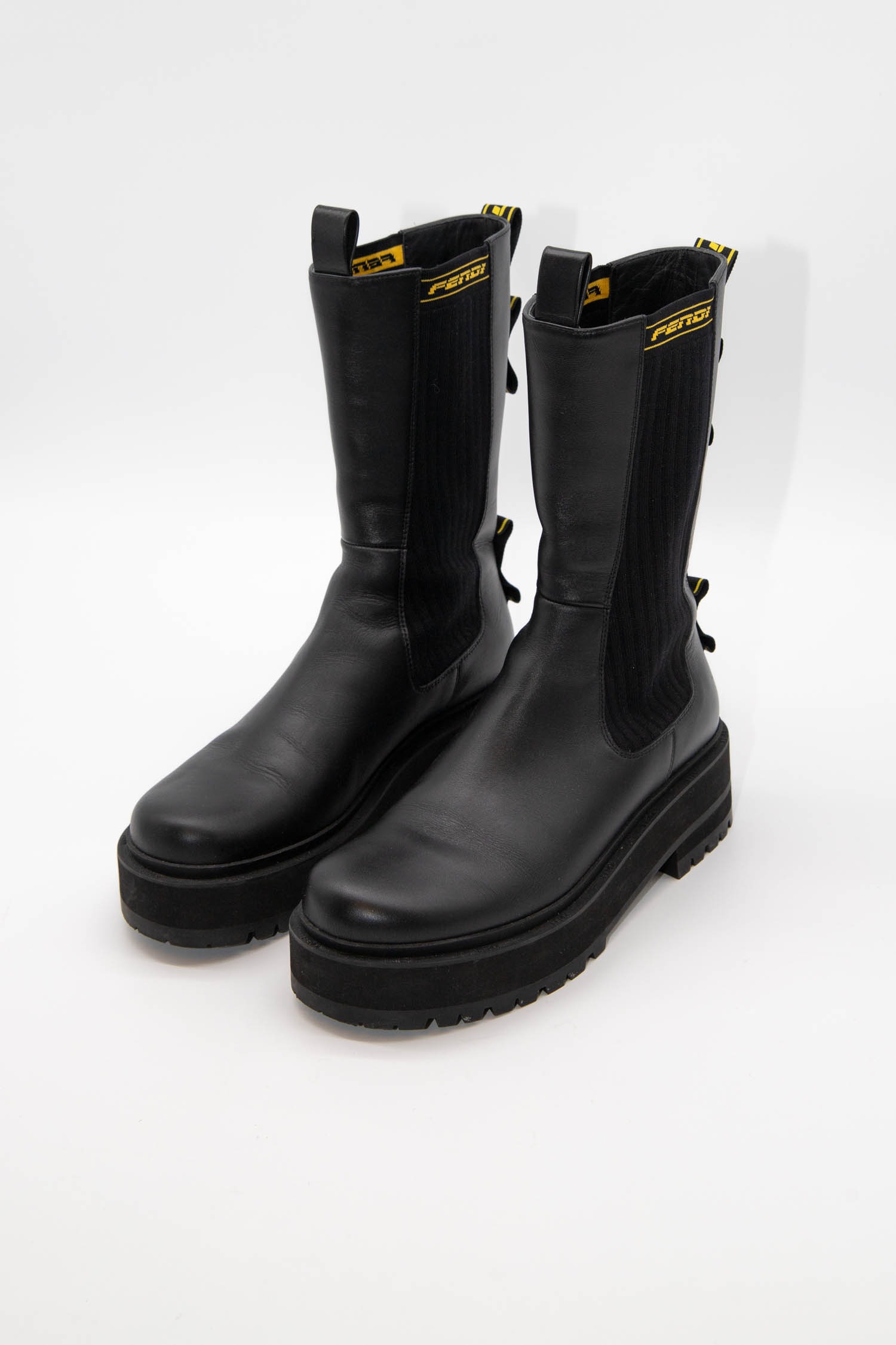 Fendi Boots mit Plateausohle in Schwarz