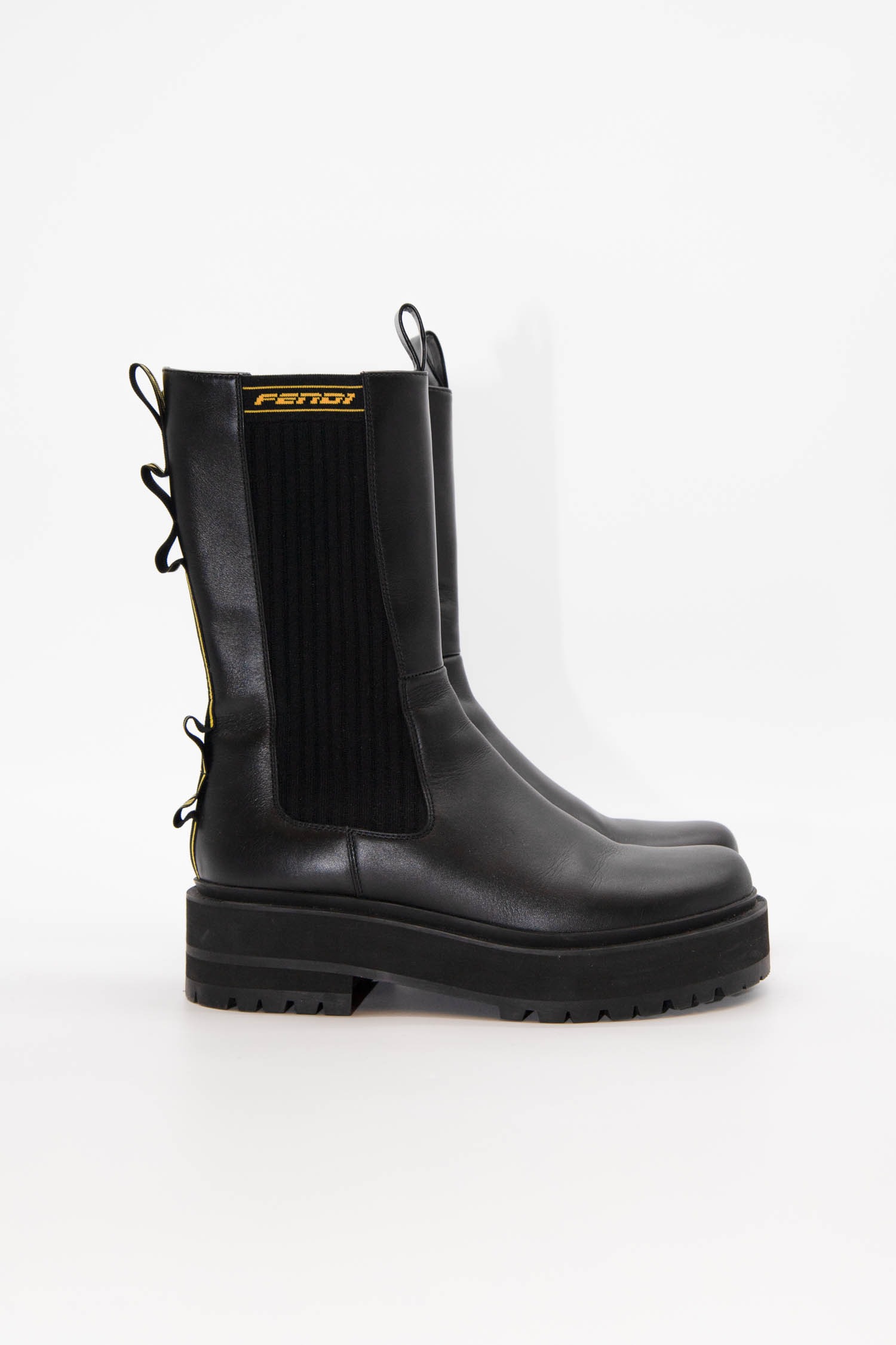 Fendi Boots mit Plateausohle in Schwarz